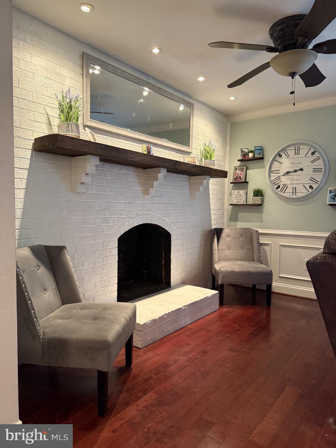 WOODLAND BEACH - Residential