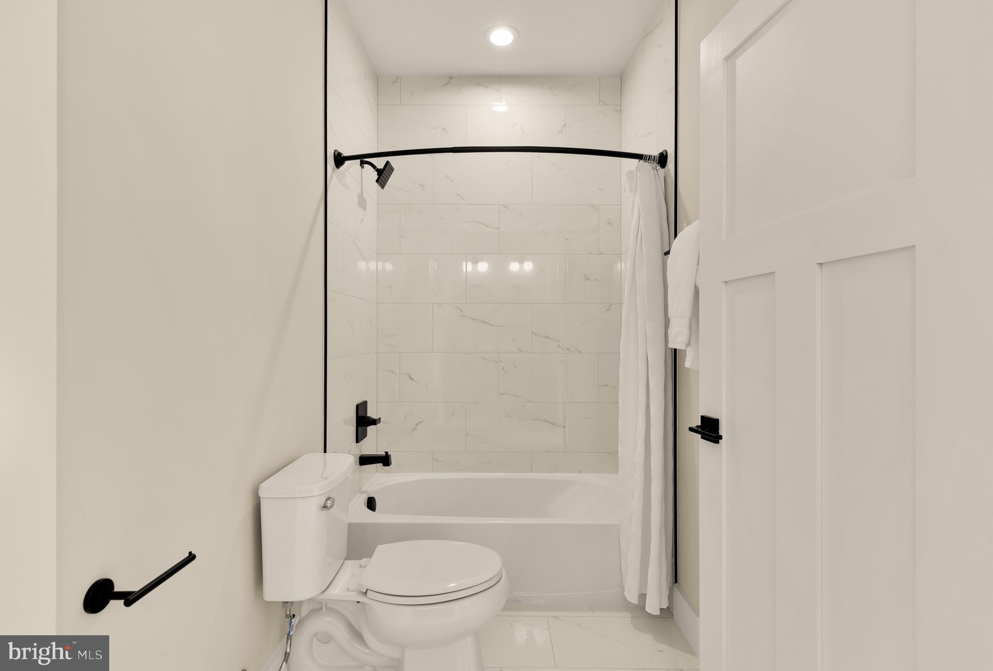 ADDISON HEIGHTS - Residential