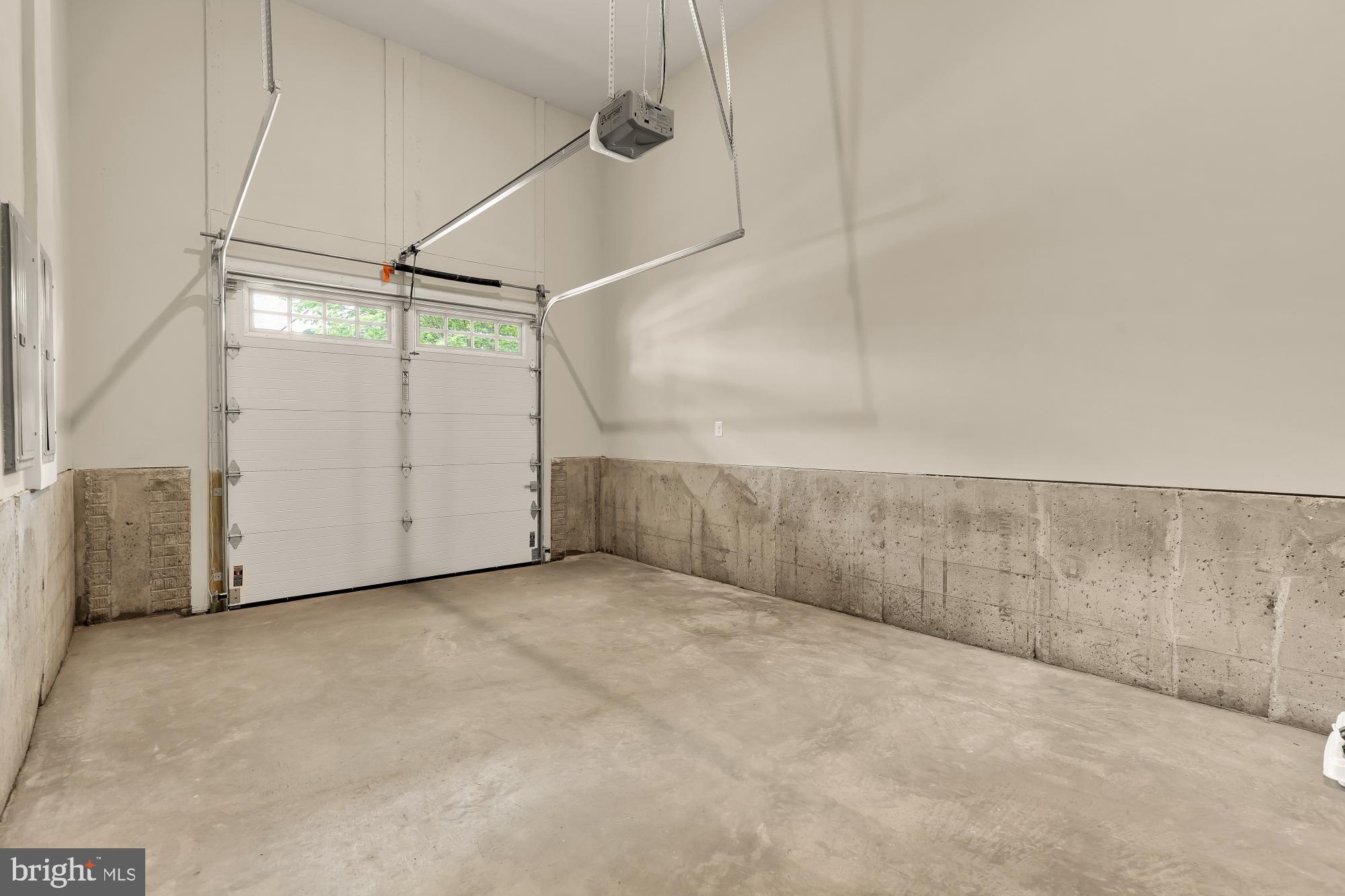 ADDISON HEIGHTS - Residential
