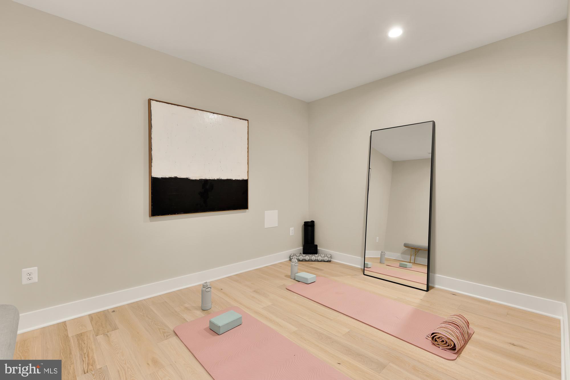 ADDISON HEIGHTS - Residential