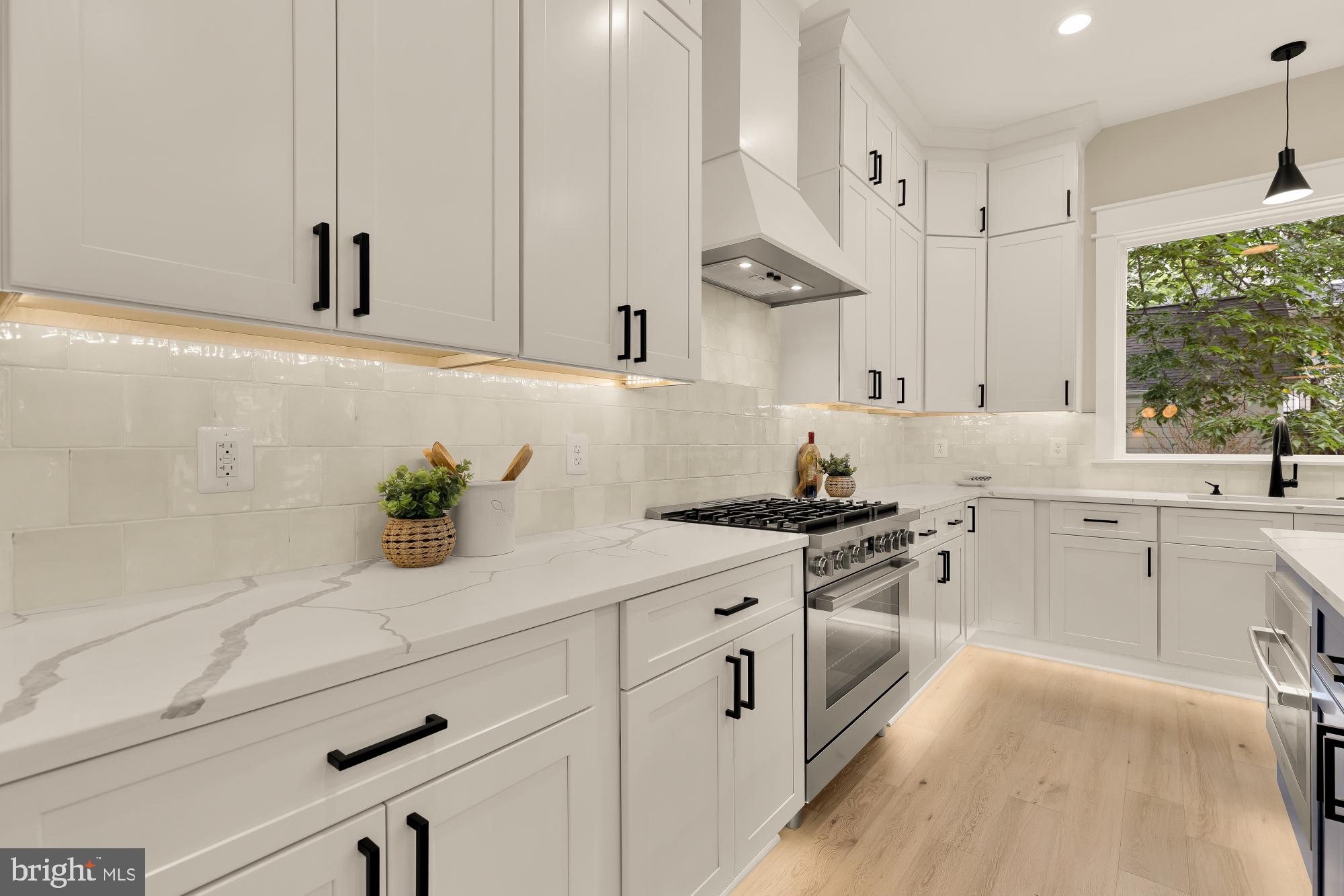 ADDISON HEIGHTS - Residential