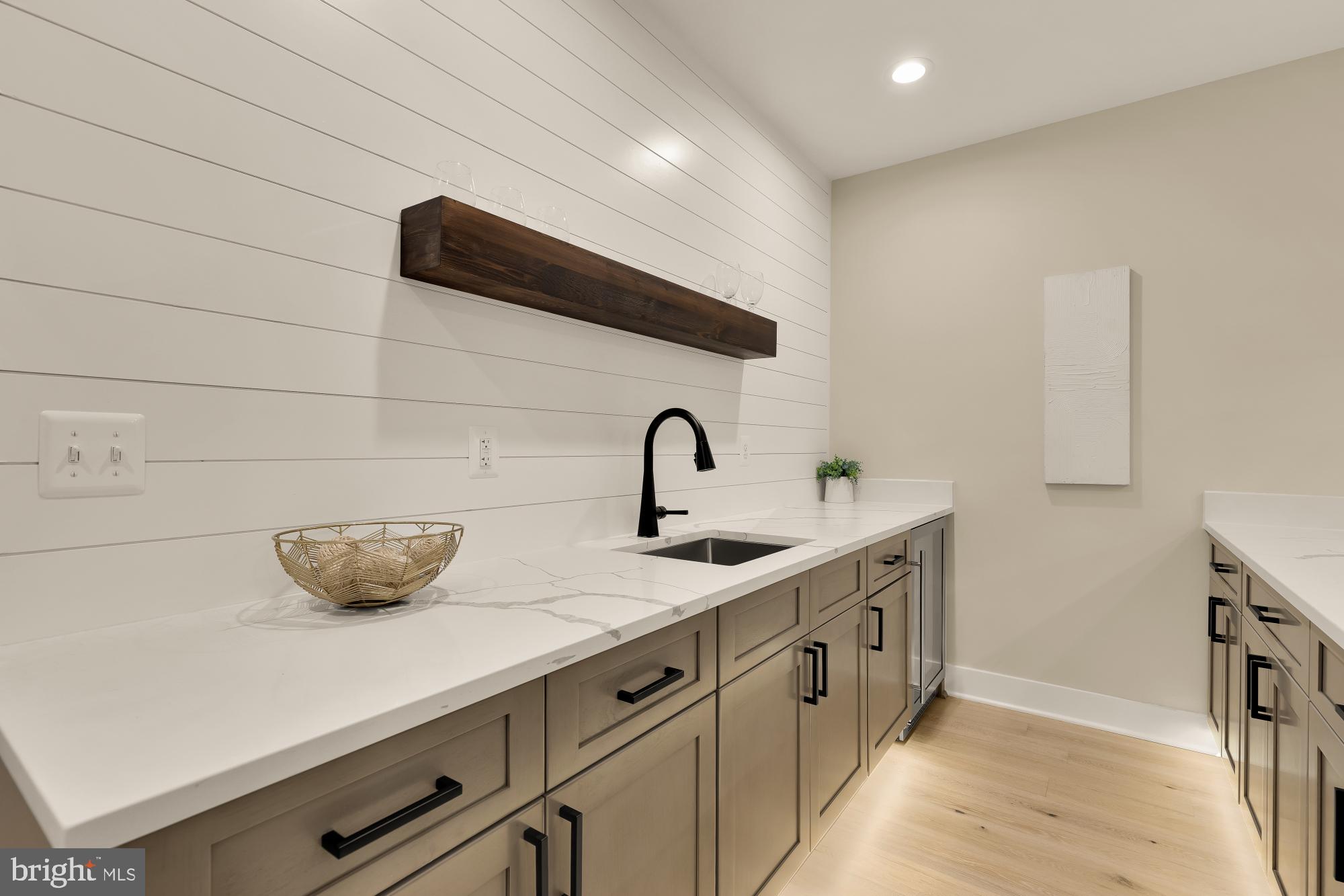 ADDISON HEIGHTS - Residential