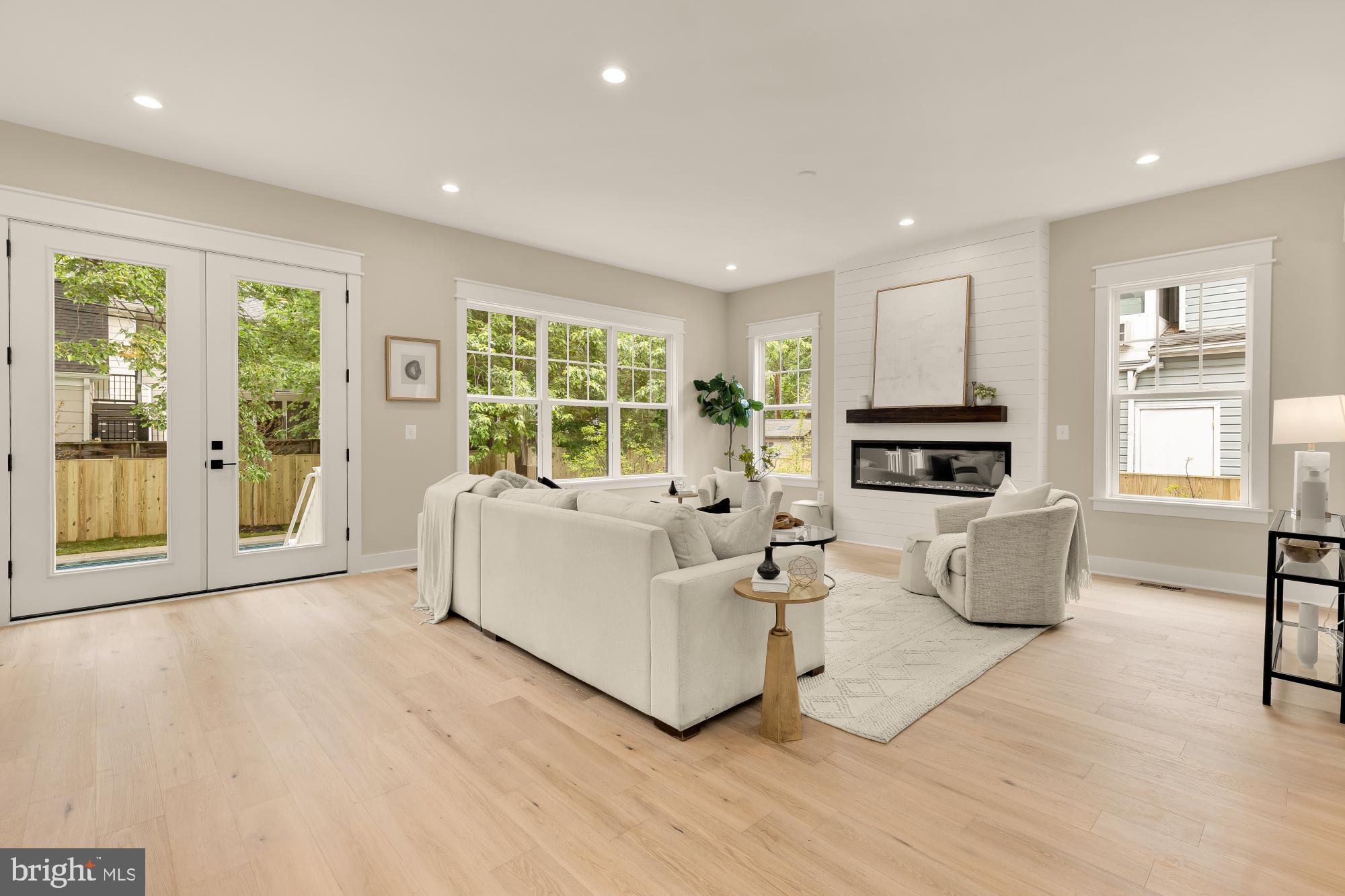 ADDISON HEIGHTS - Residential