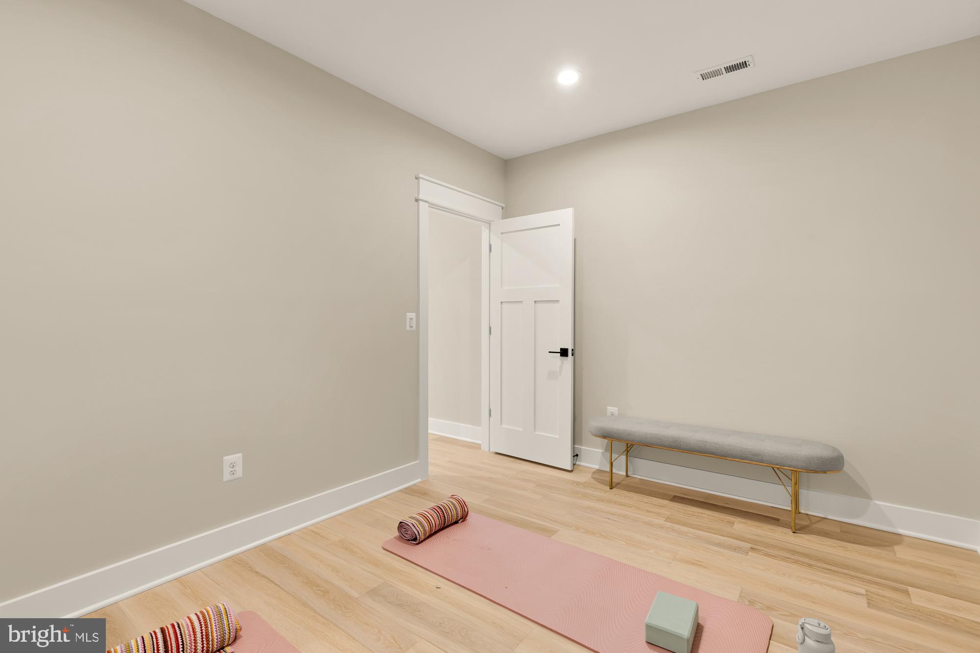 ADDISON HEIGHTS - Residential