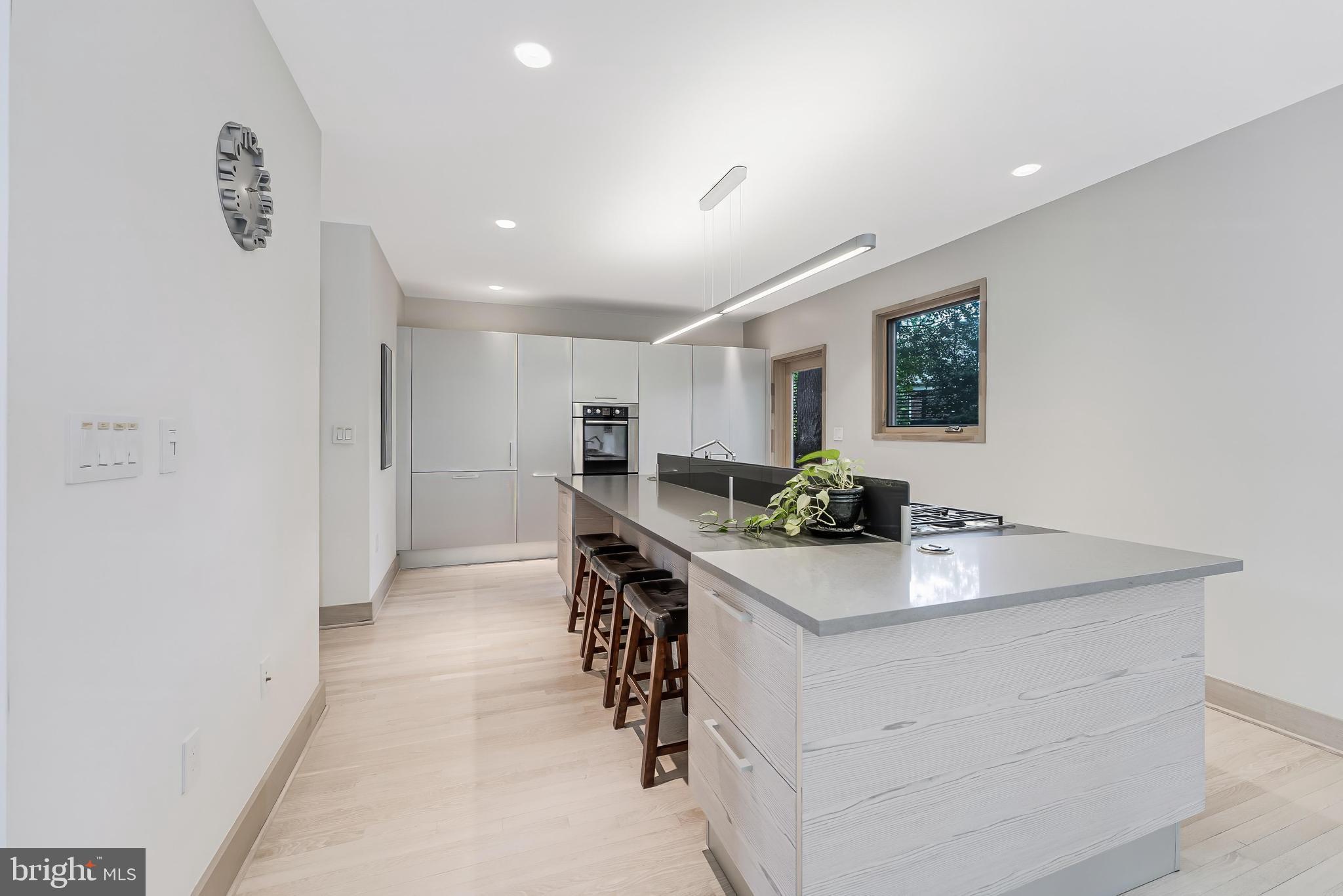 HILLSIDE MANOR - Residential