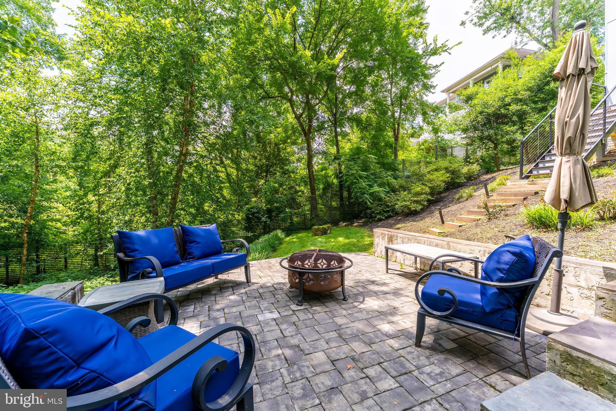 HILLSIDE MANOR - Residential