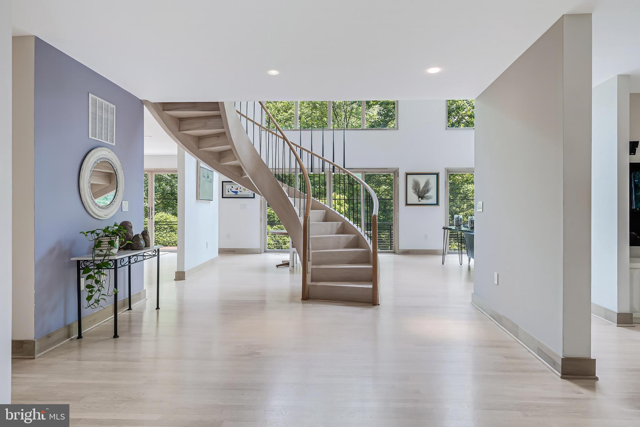 HILLSIDE MANOR - Residential