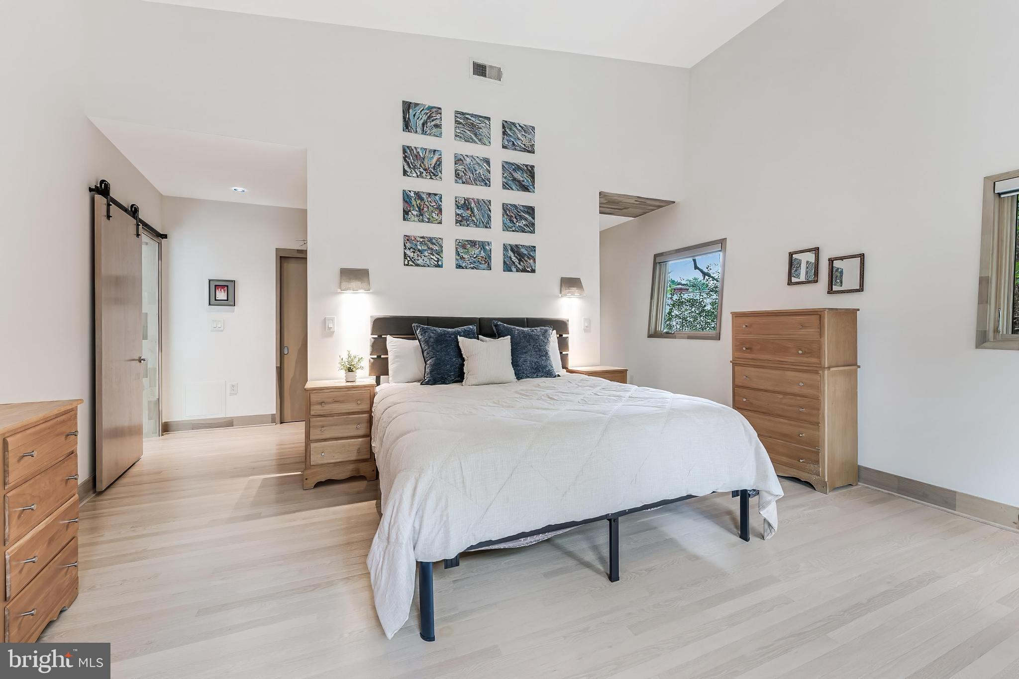 HILLSIDE MANOR - Residential