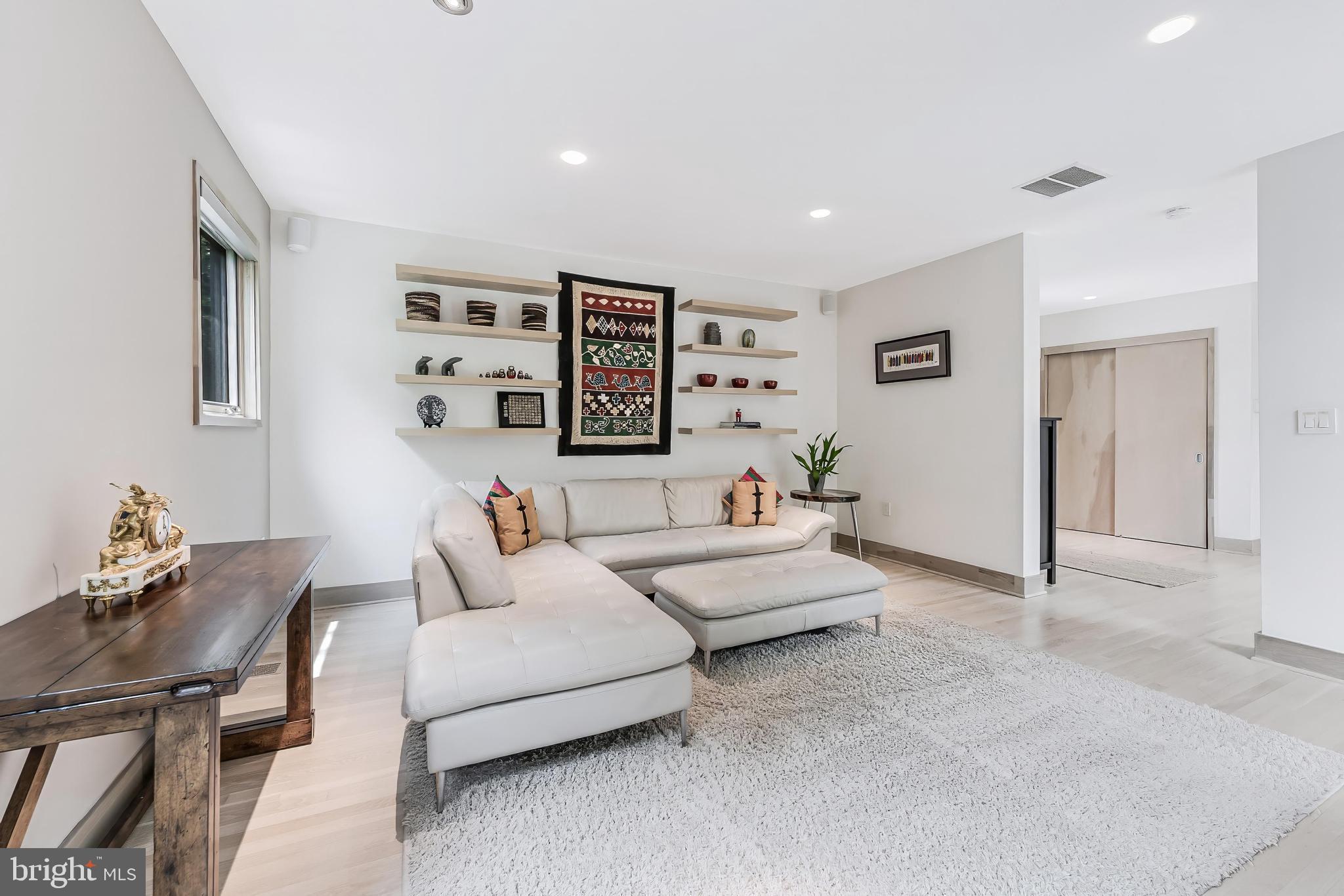 HILLSIDE MANOR - Residential