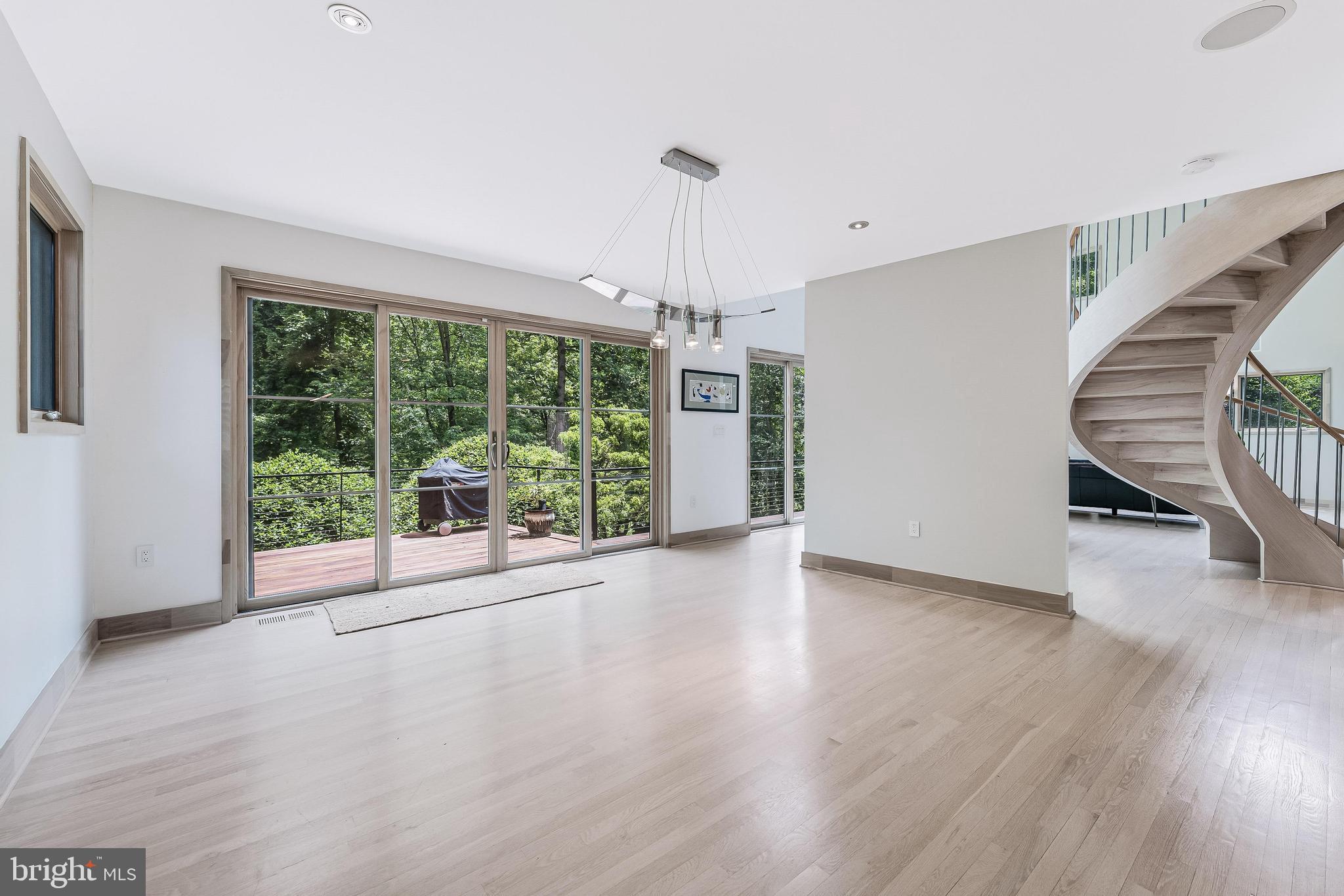 HILLSIDE MANOR - Residential