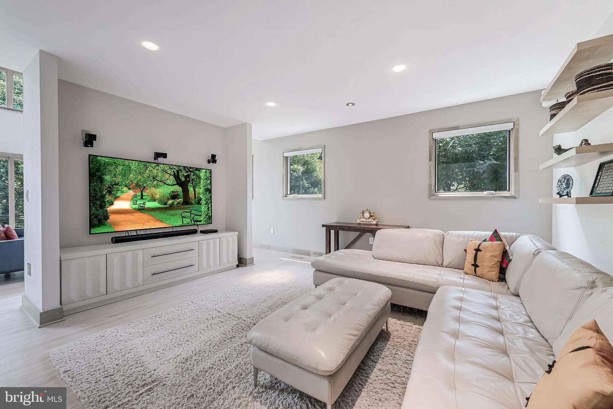 HILLSIDE MANOR - Residential