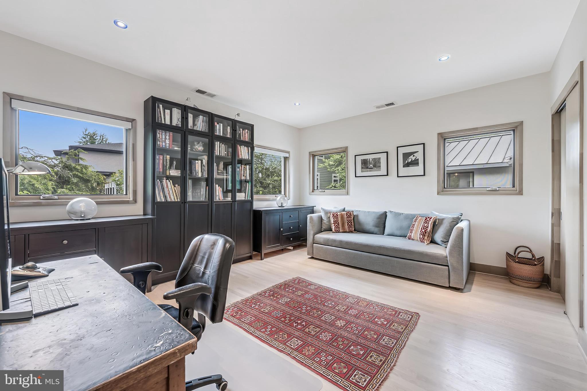 HILLSIDE MANOR - Residential