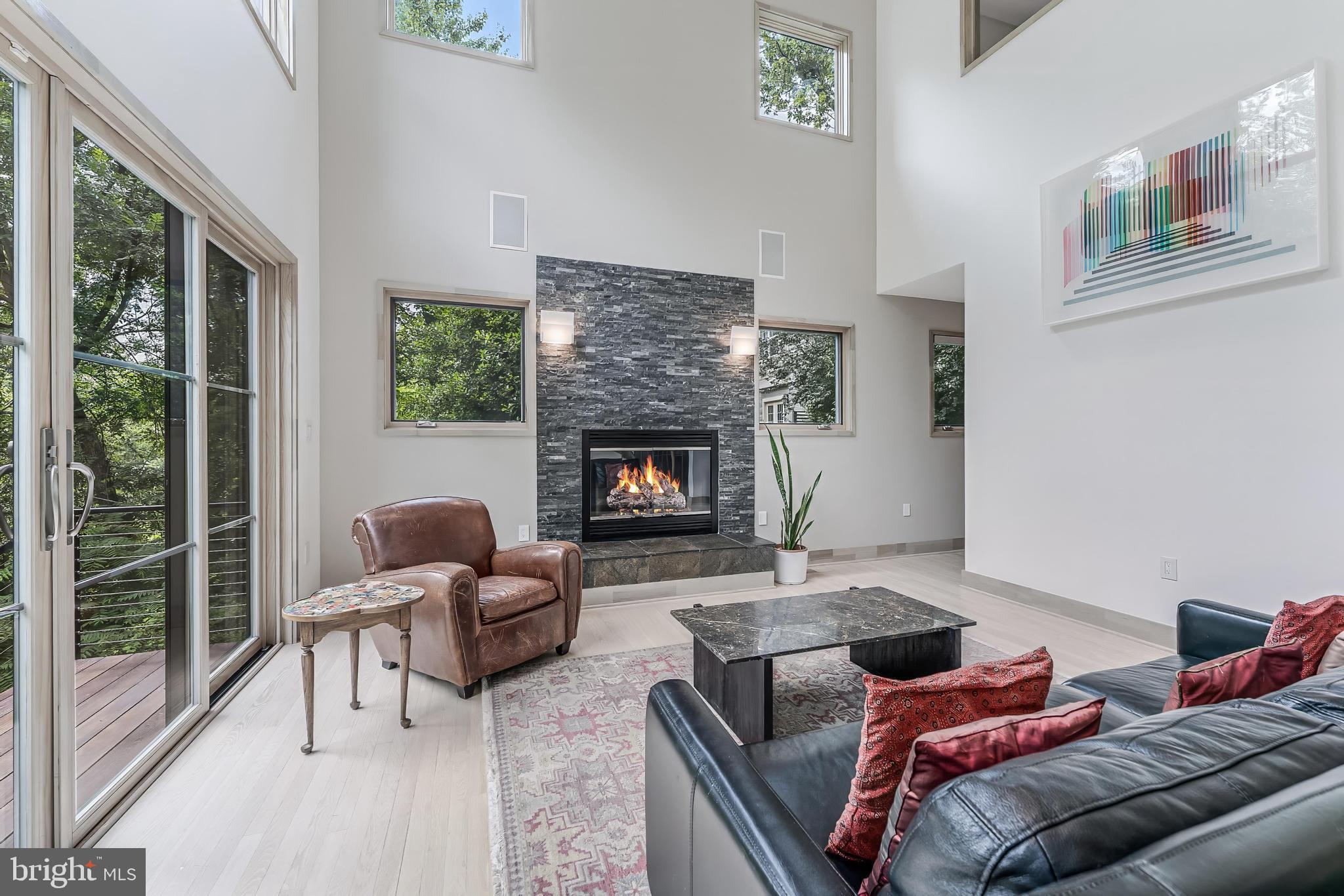 HILLSIDE MANOR - Residential