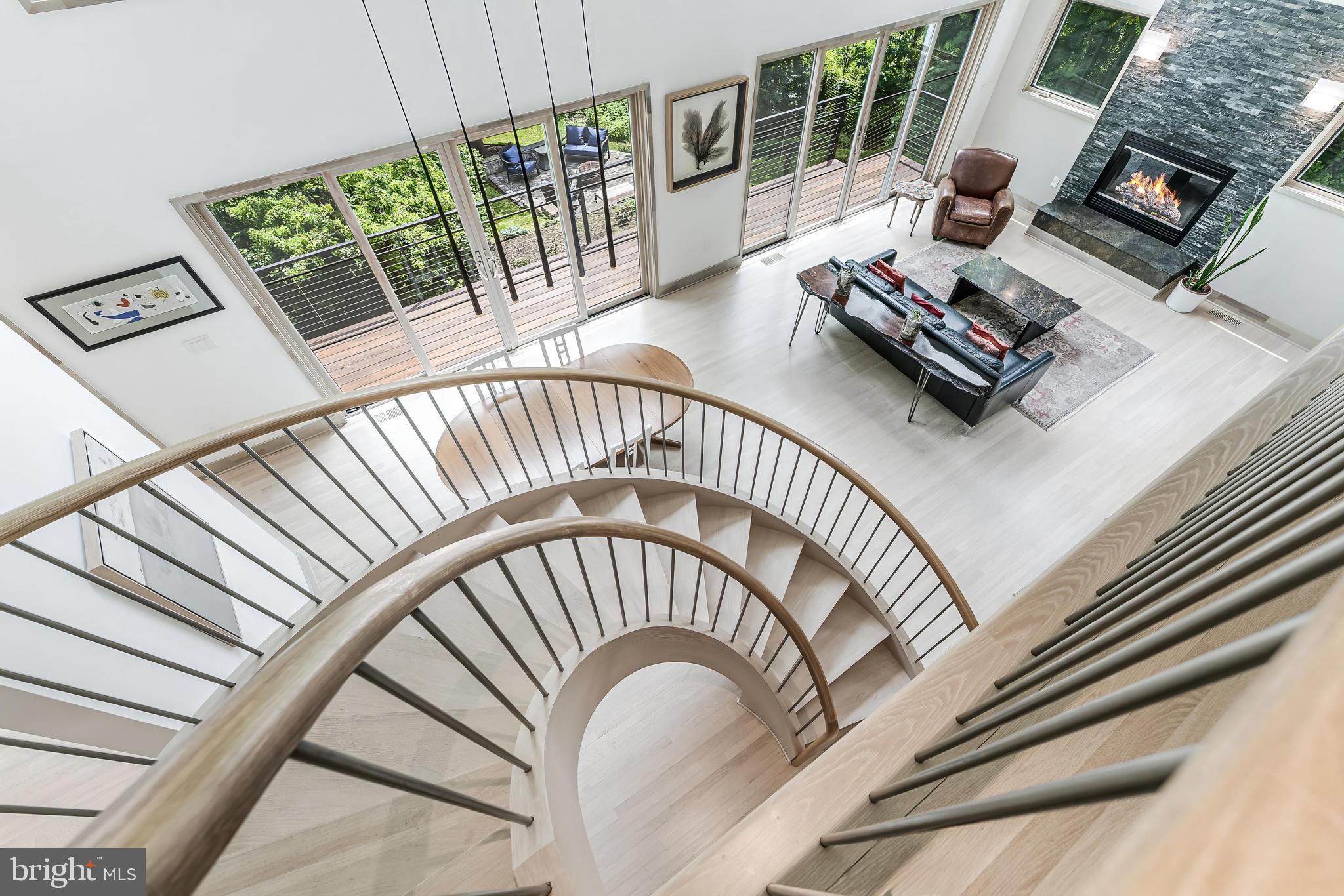 HILLSIDE MANOR - Residential