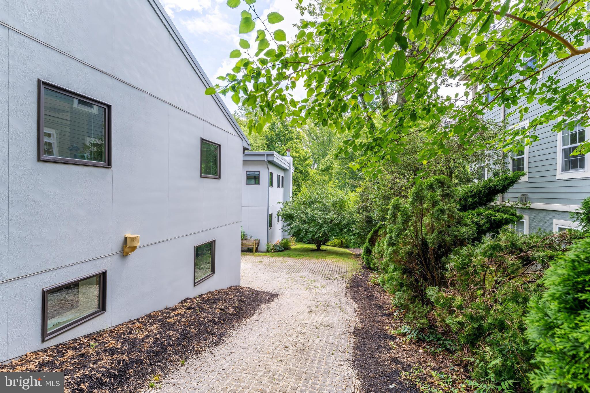 HILLSIDE MANOR - Residential
