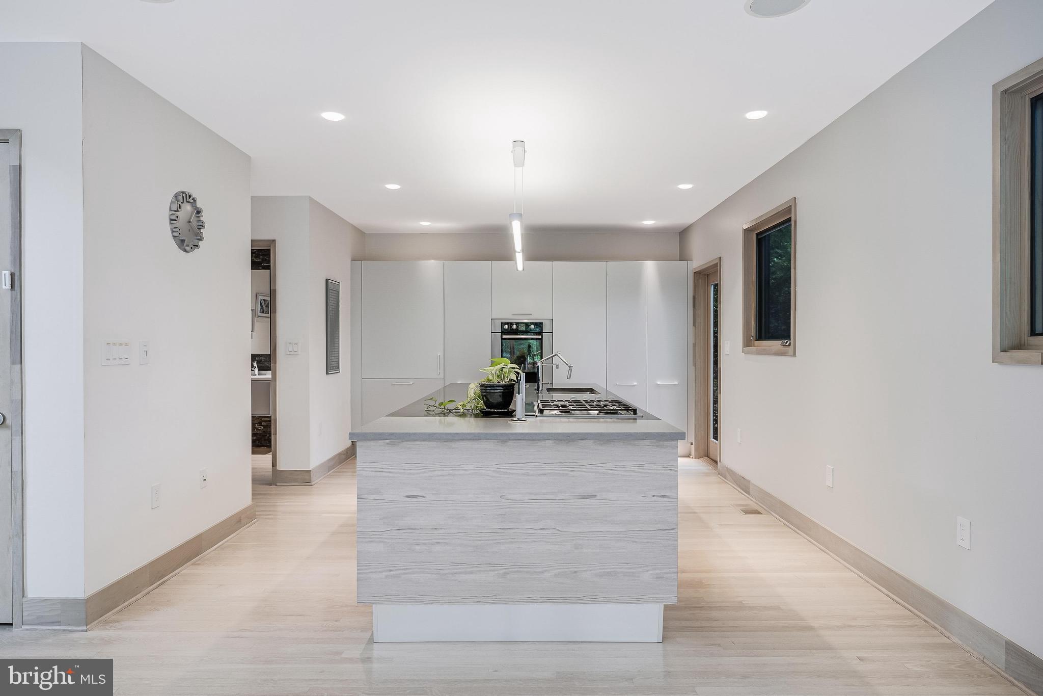 HILLSIDE MANOR - Residential