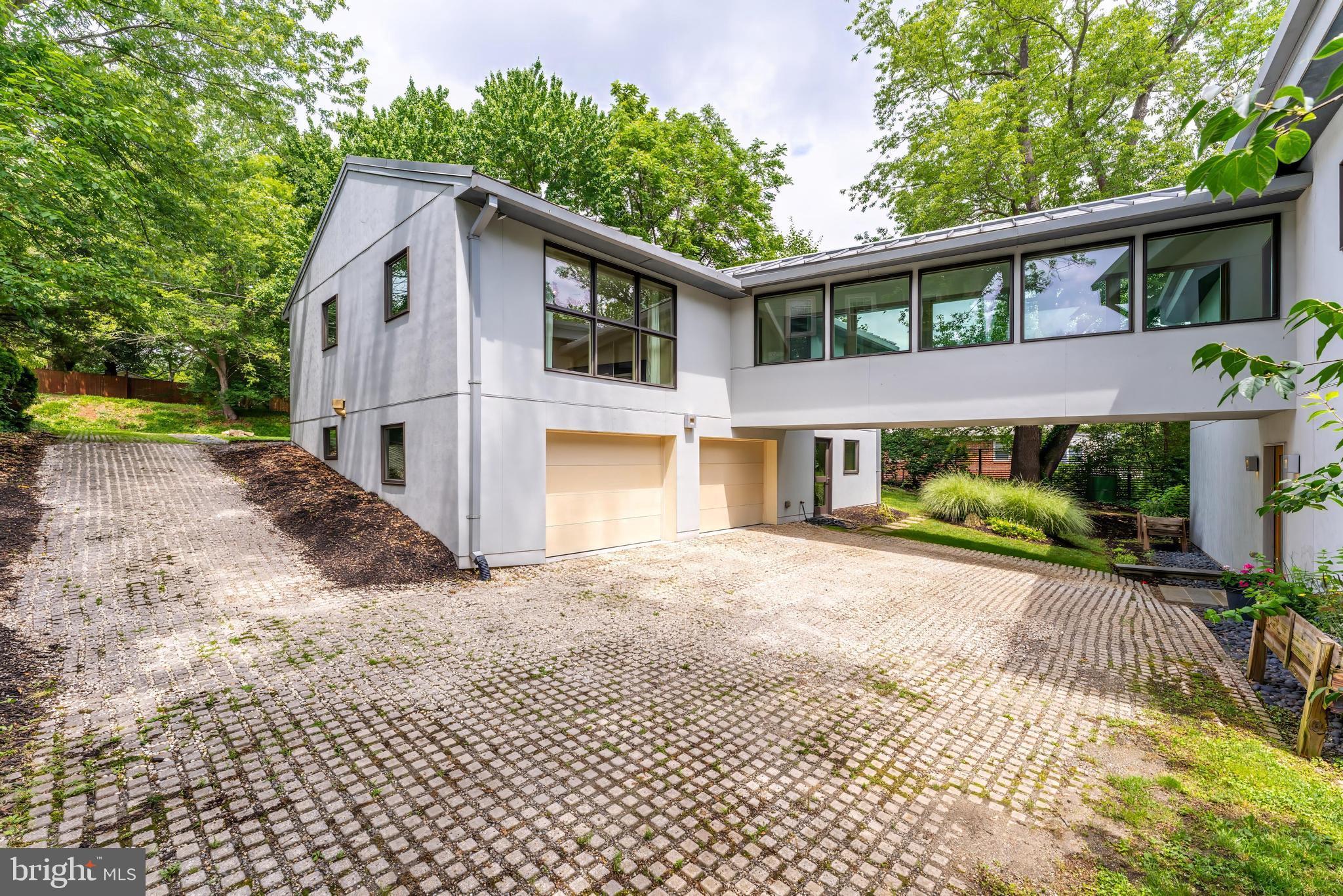HILLSIDE MANOR - Residential
