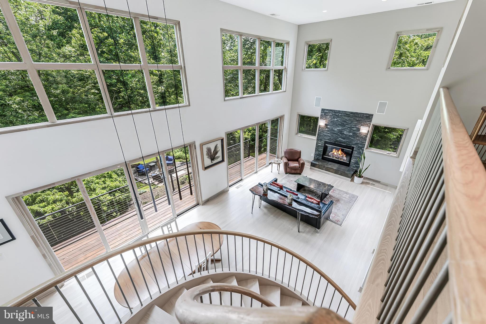 HILLSIDE MANOR - Residential