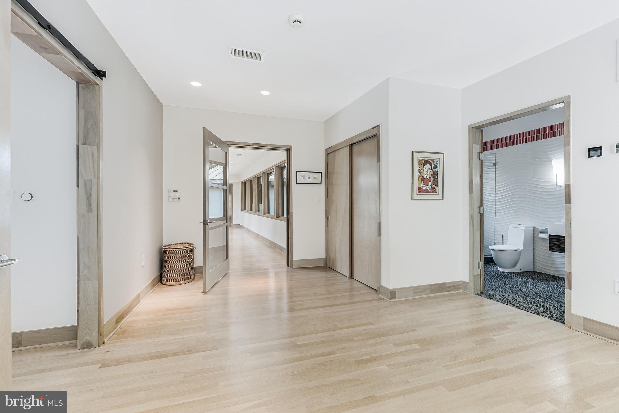 HILLSIDE MANOR - Residential