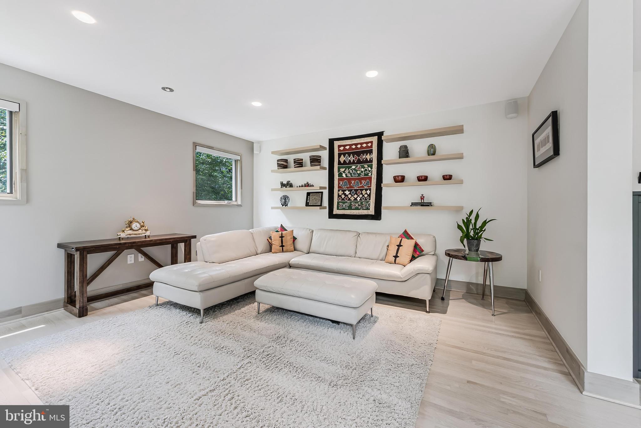 HILLSIDE MANOR - Residential