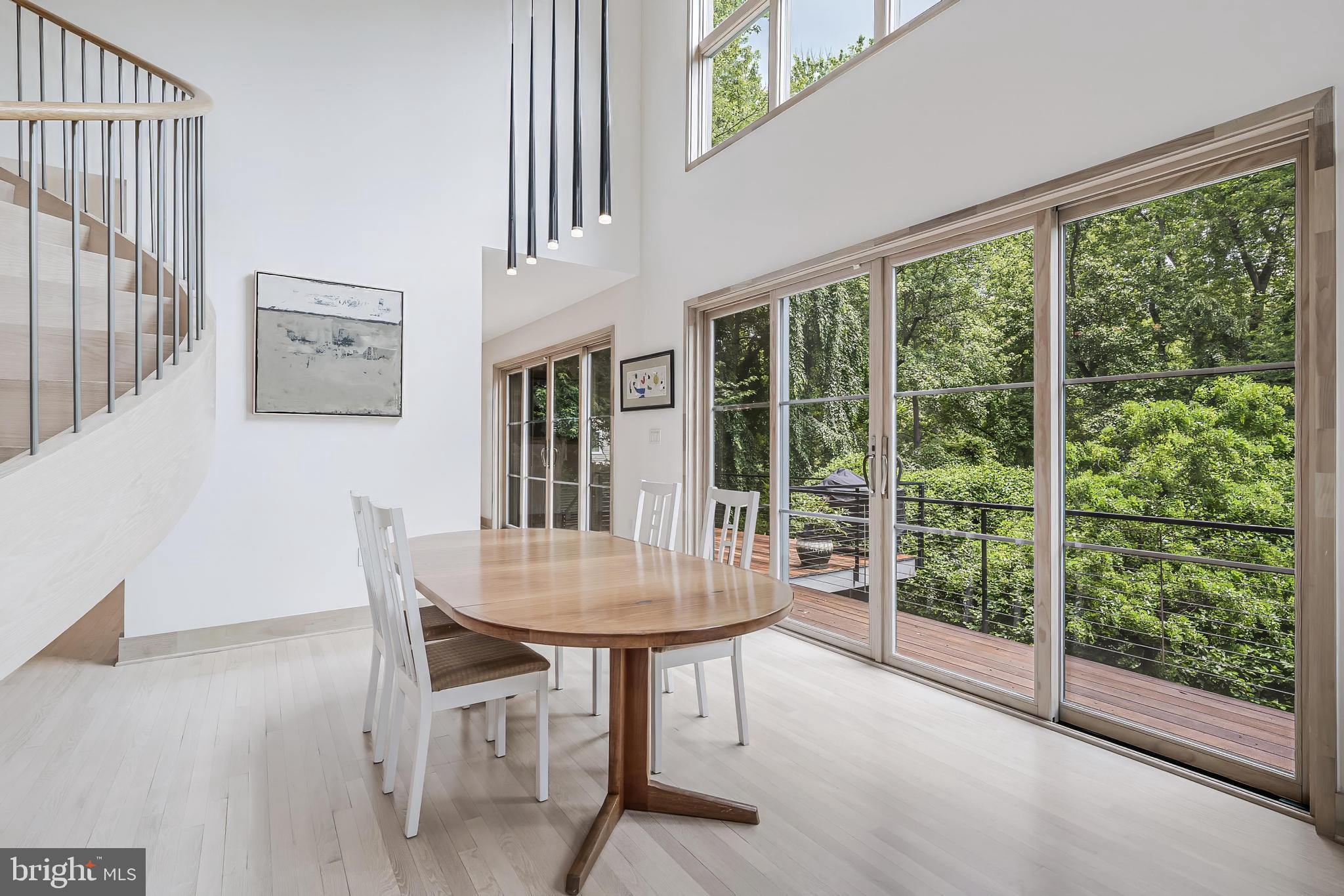 HILLSIDE MANOR - Residential