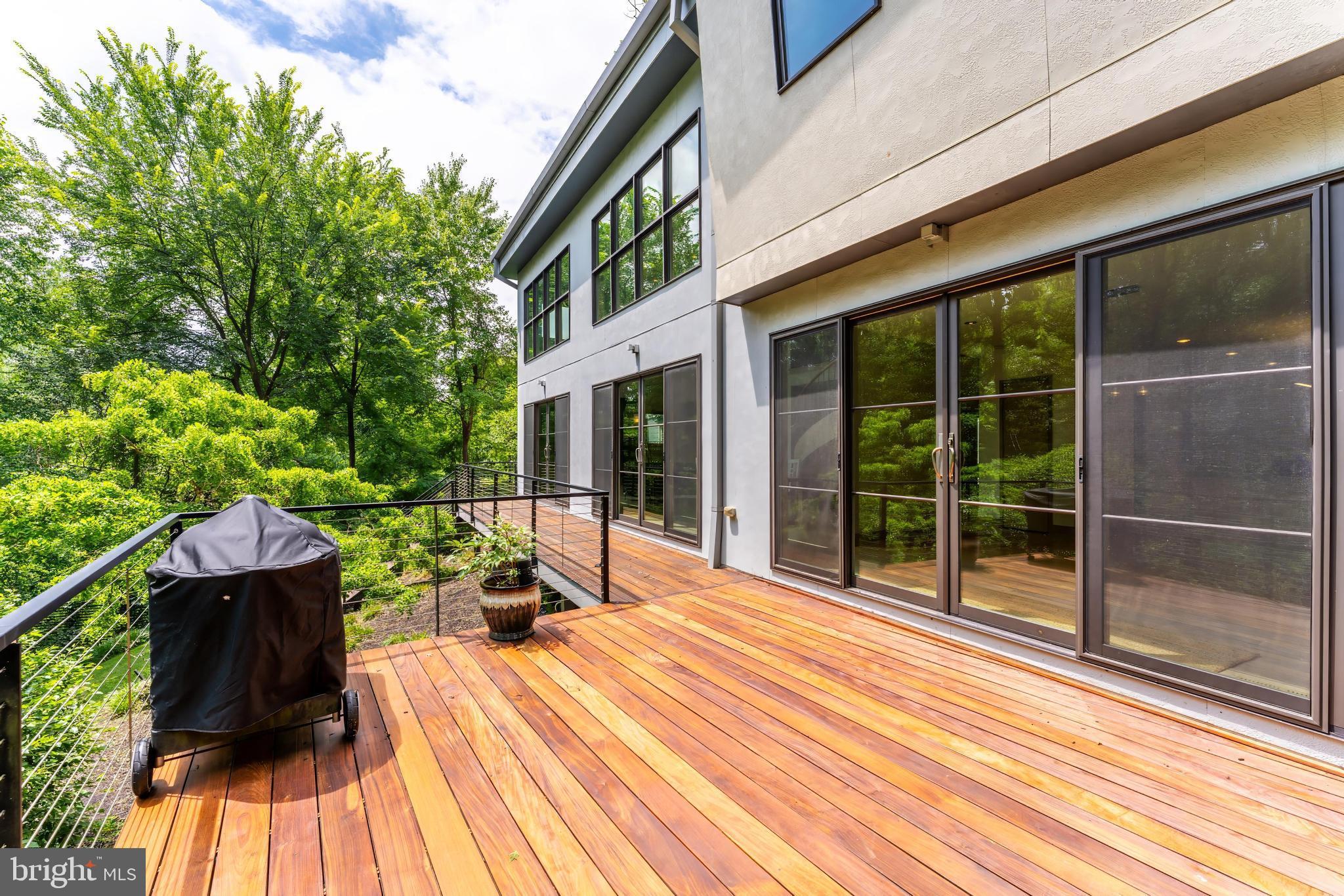 HILLSIDE MANOR - Residential