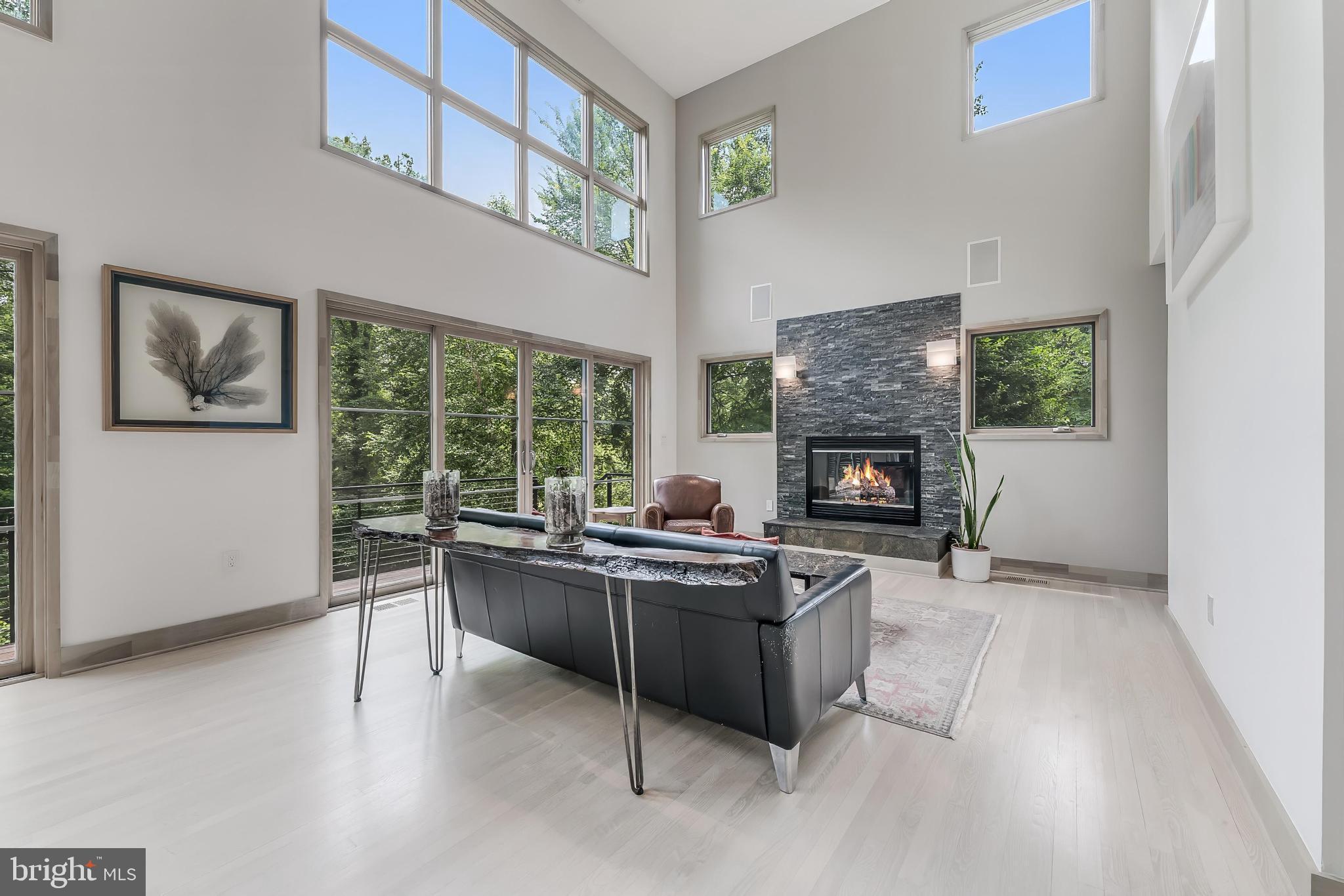 HILLSIDE MANOR - Residential