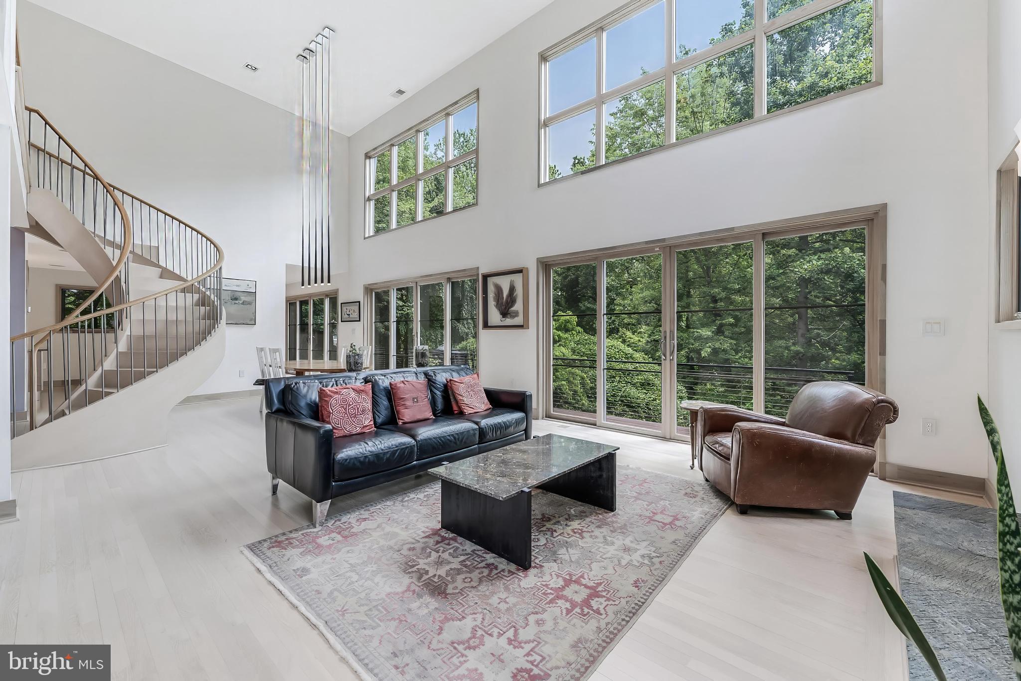 HILLSIDE MANOR - Residential