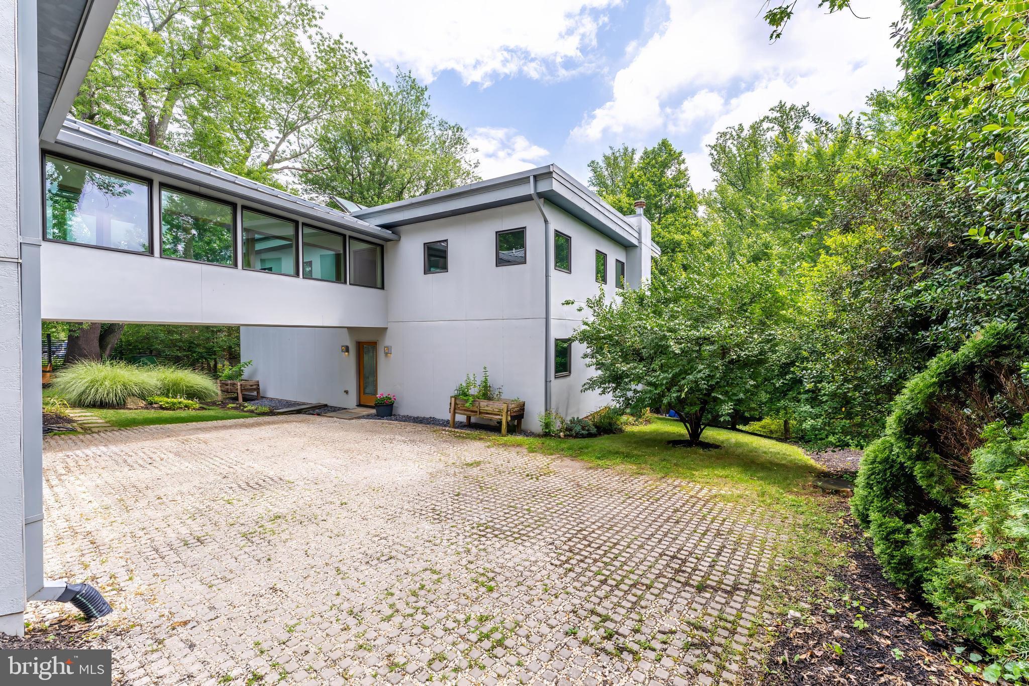 HILLSIDE MANOR - Residential