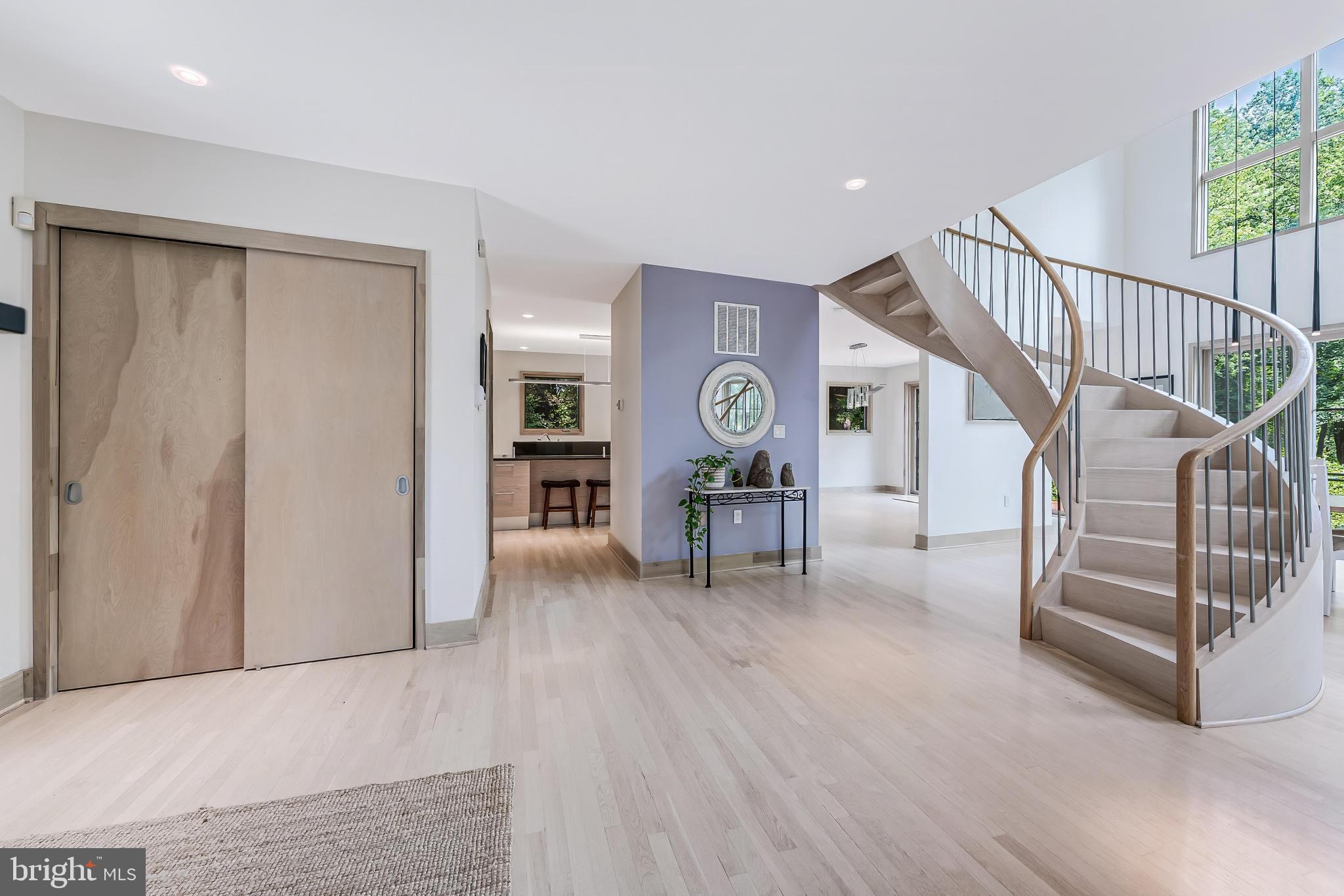 HILLSIDE MANOR - Residential