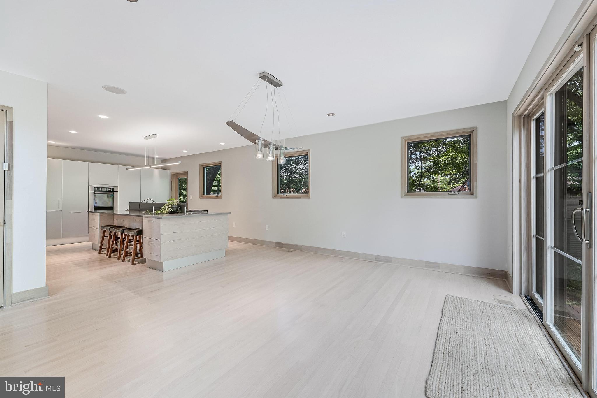 HILLSIDE MANOR - Residential