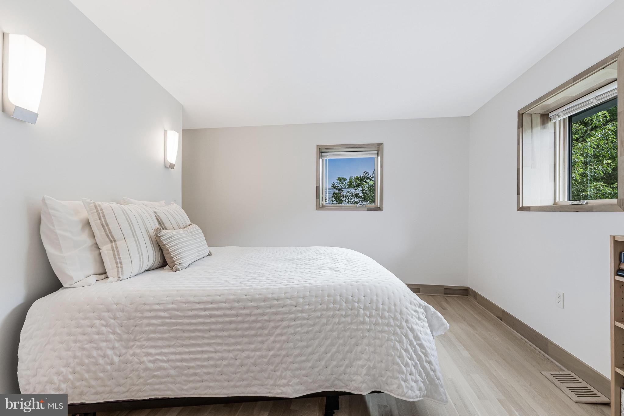 HILLSIDE MANOR - Residential