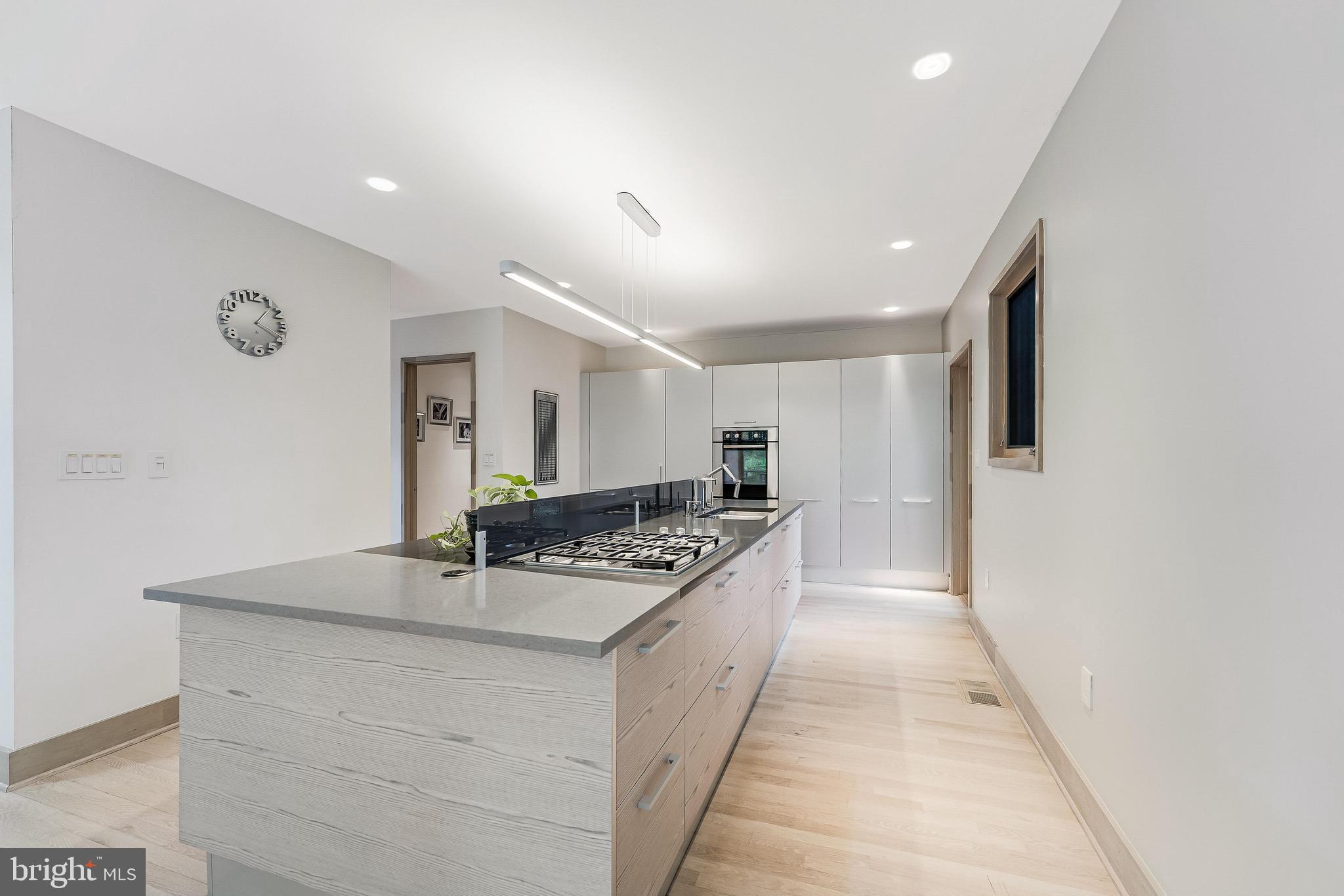 HILLSIDE MANOR - Residential