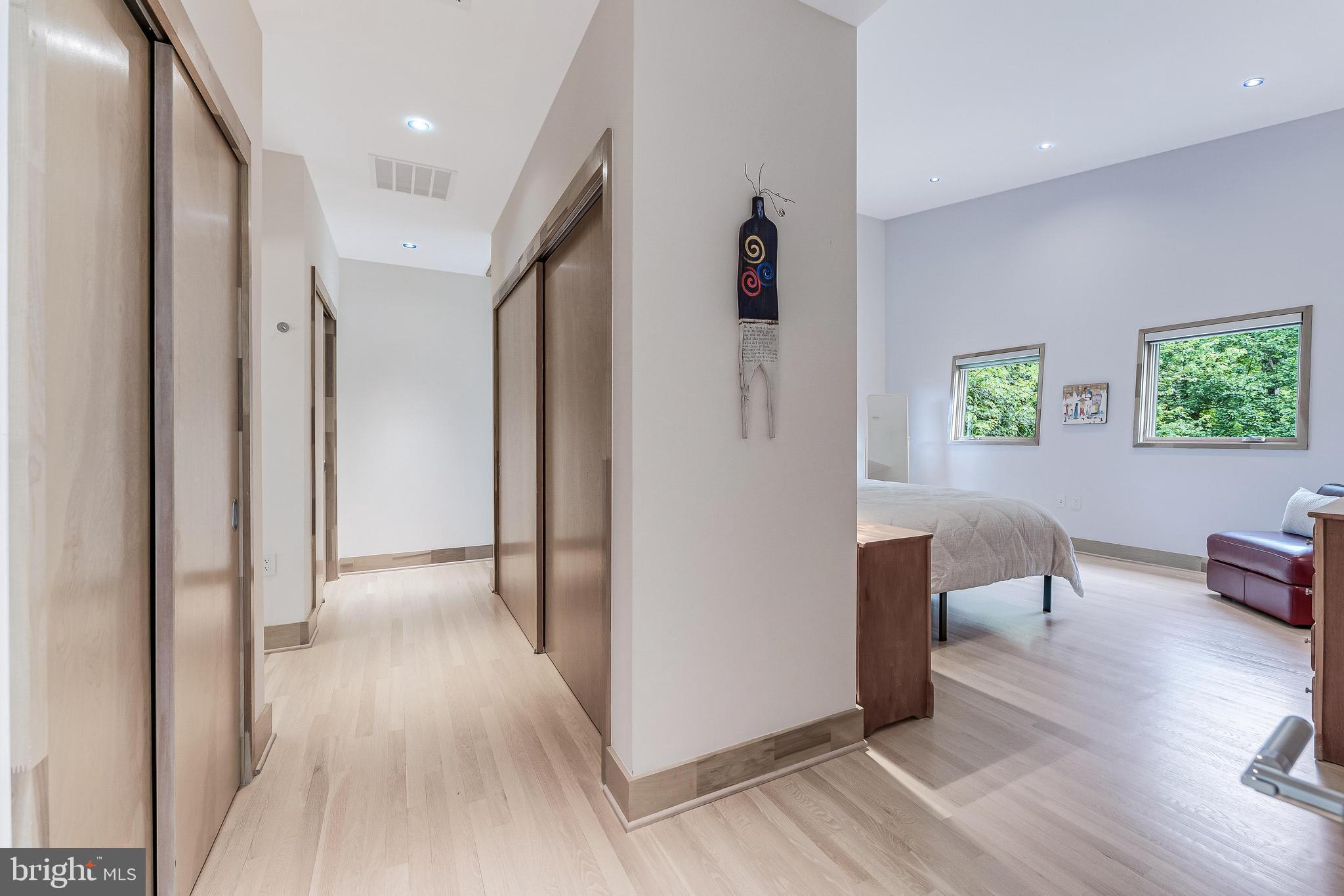 HILLSIDE MANOR - Residential