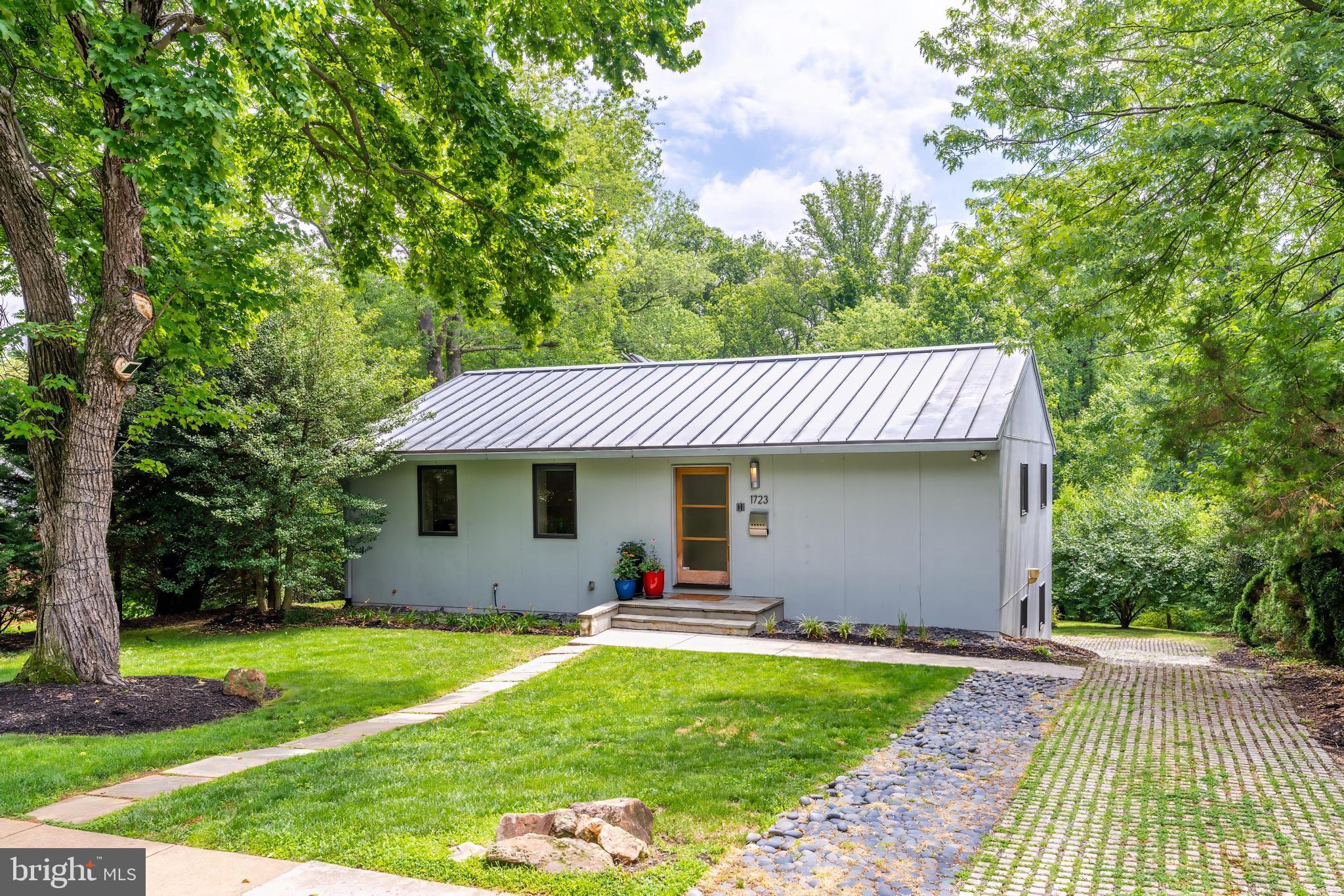 HILLSIDE MANOR - Residential
