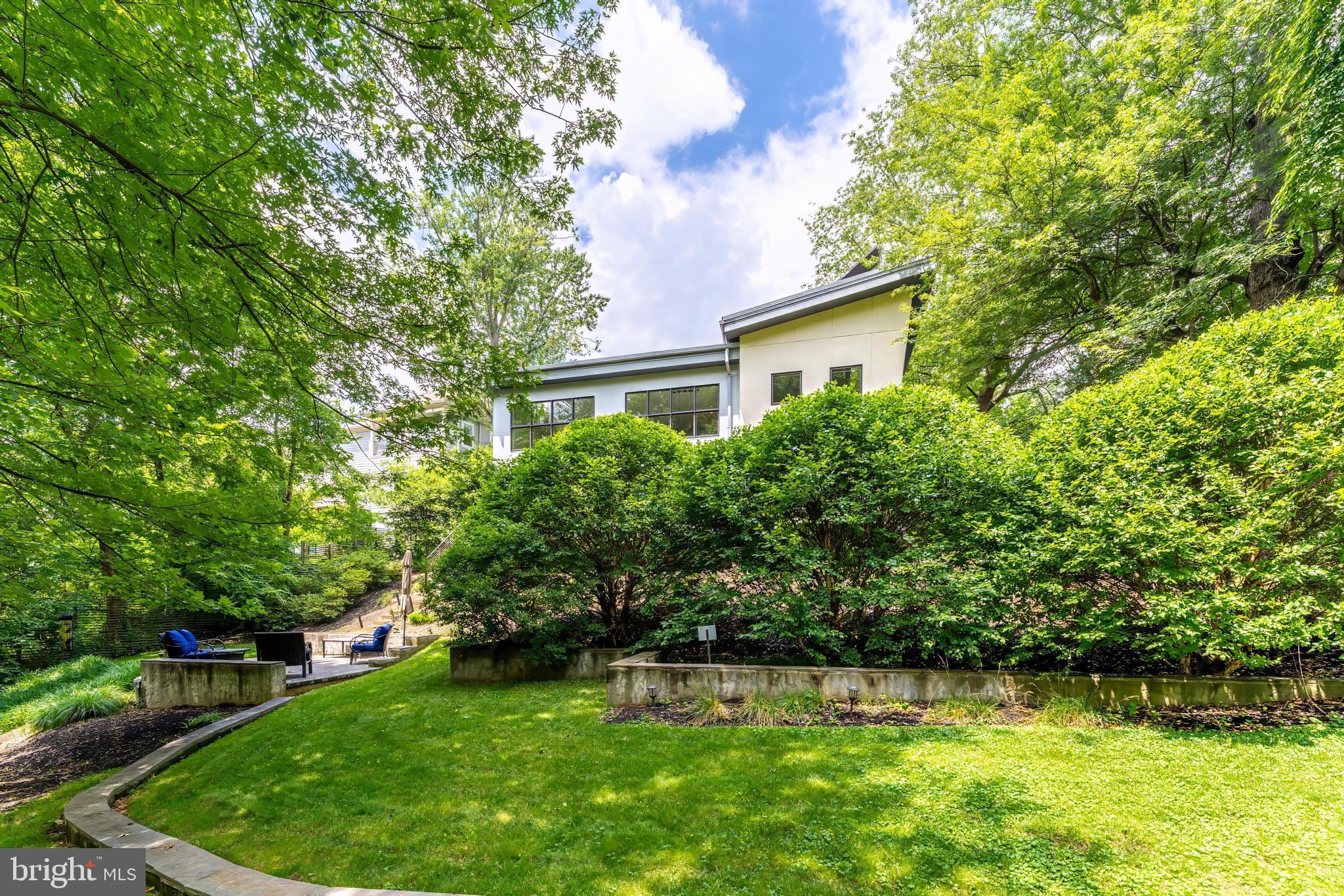 HILLSIDE MANOR - Residential
