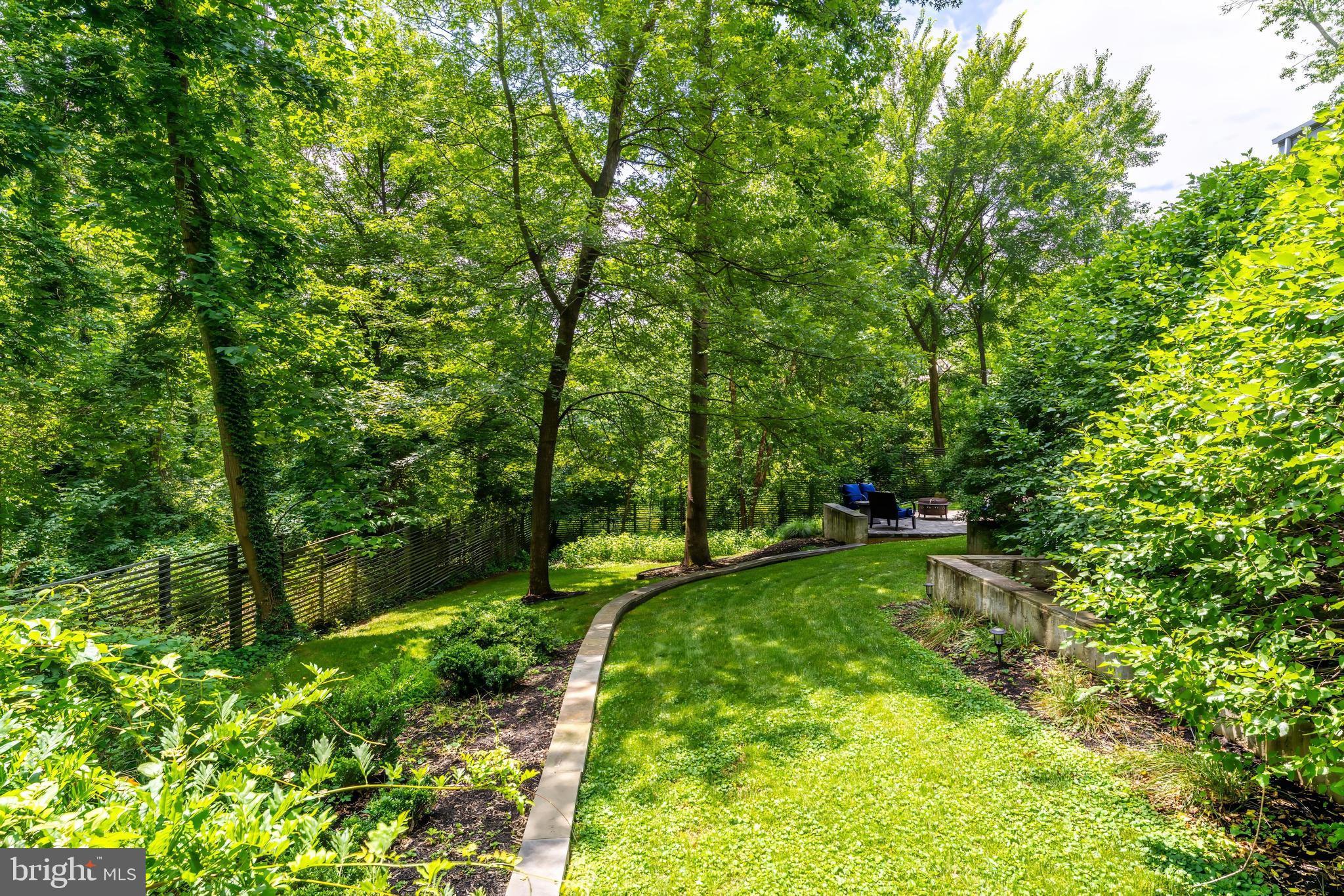 HILLSIDE MANOR - Residential