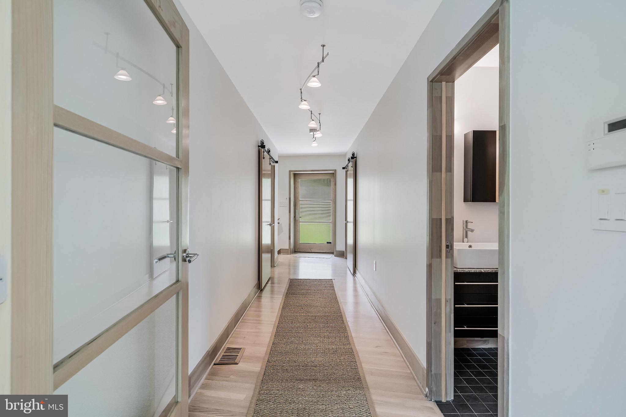 HILLSIDE MANOR - Residential
