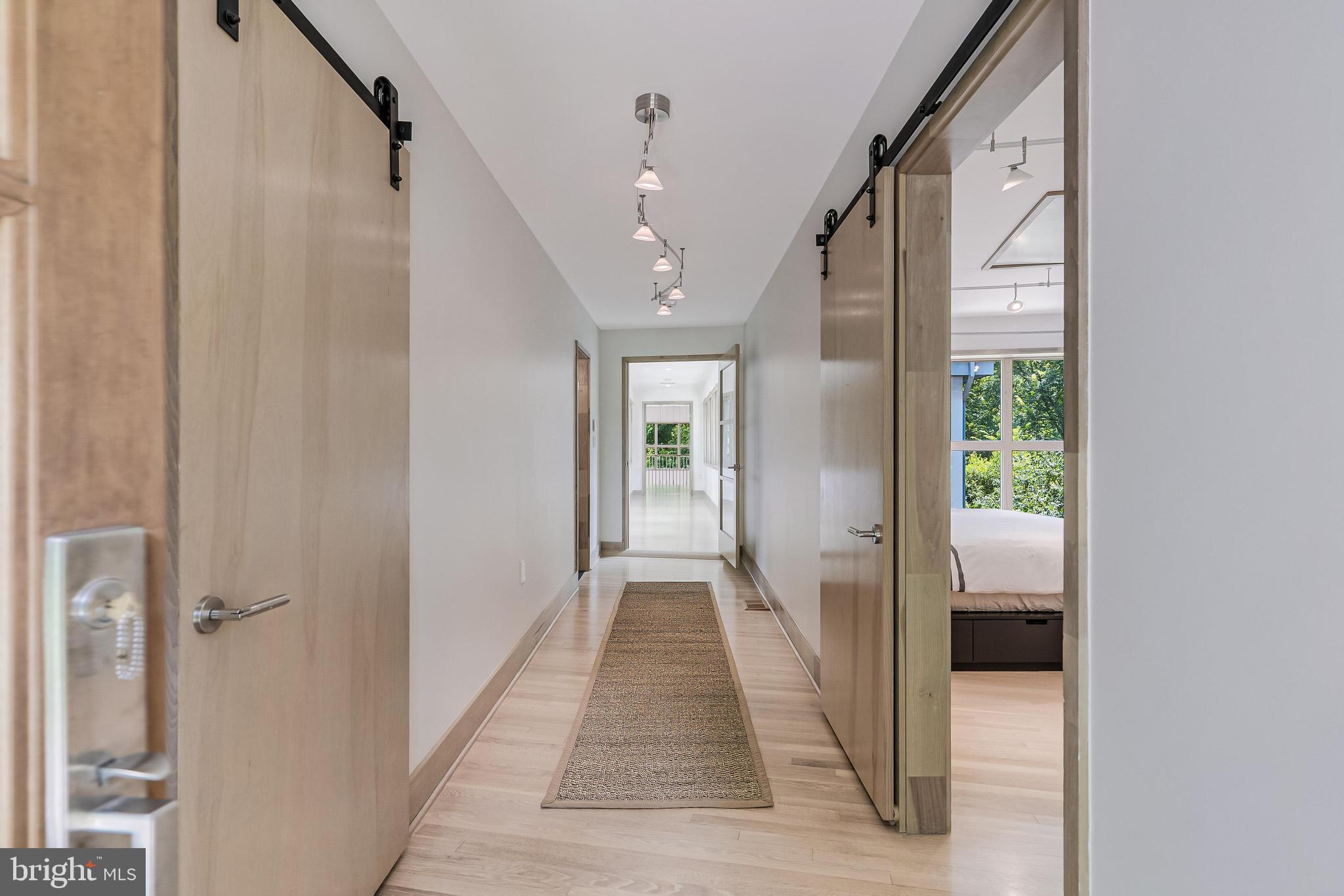 HILLSIDE MANOR - Residential