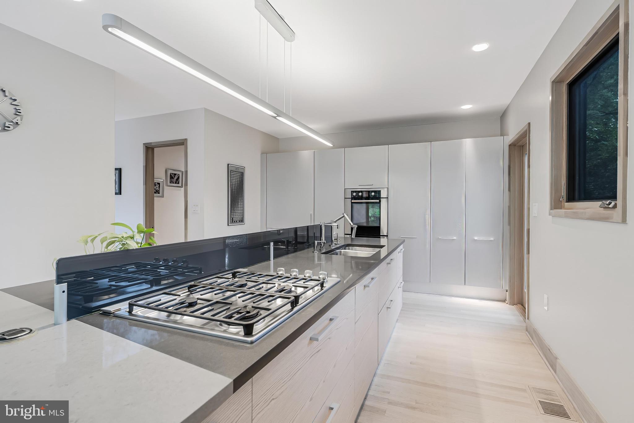 HILLSIDE MANOR - Residential