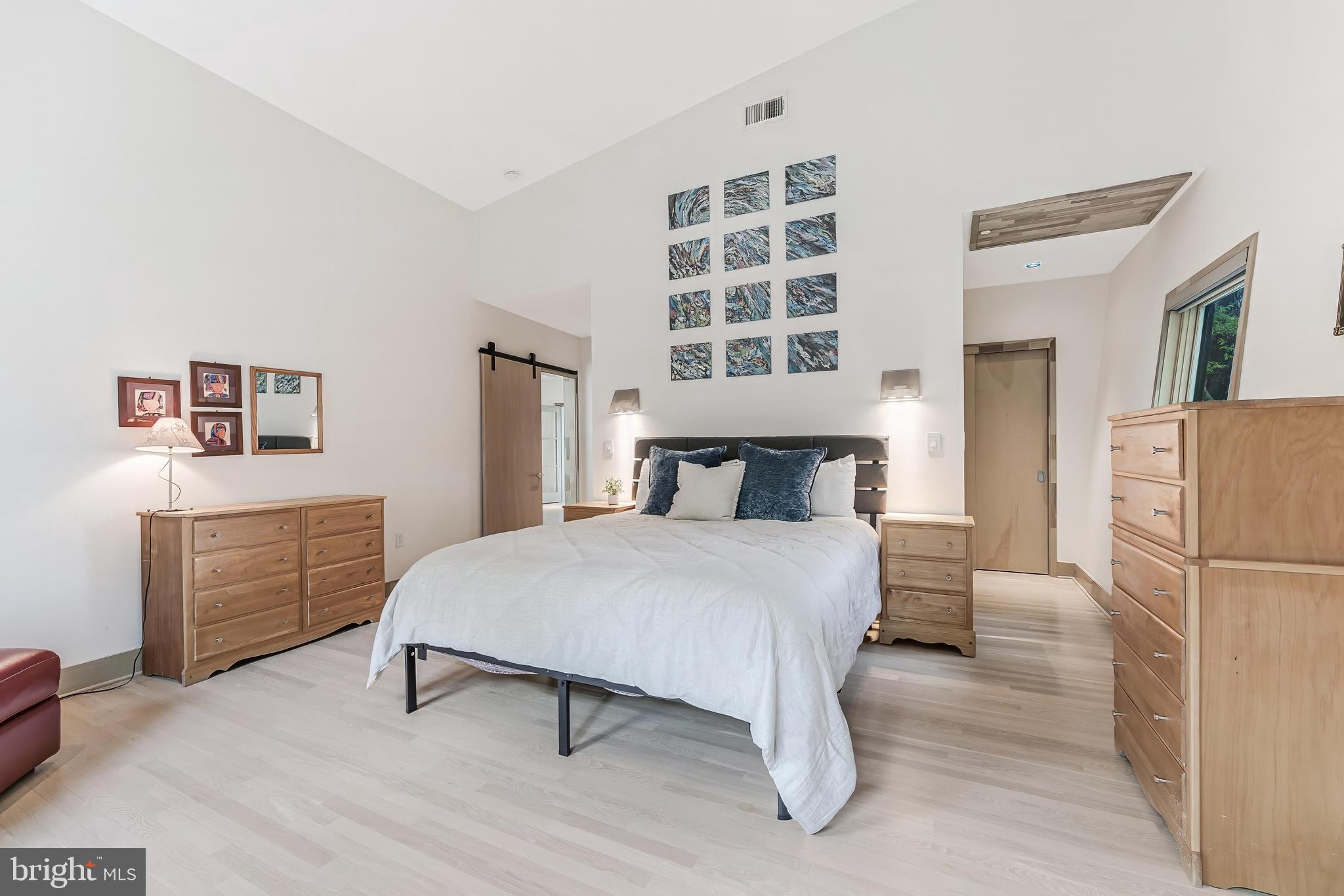 HILLSIDE MANOR - Residential