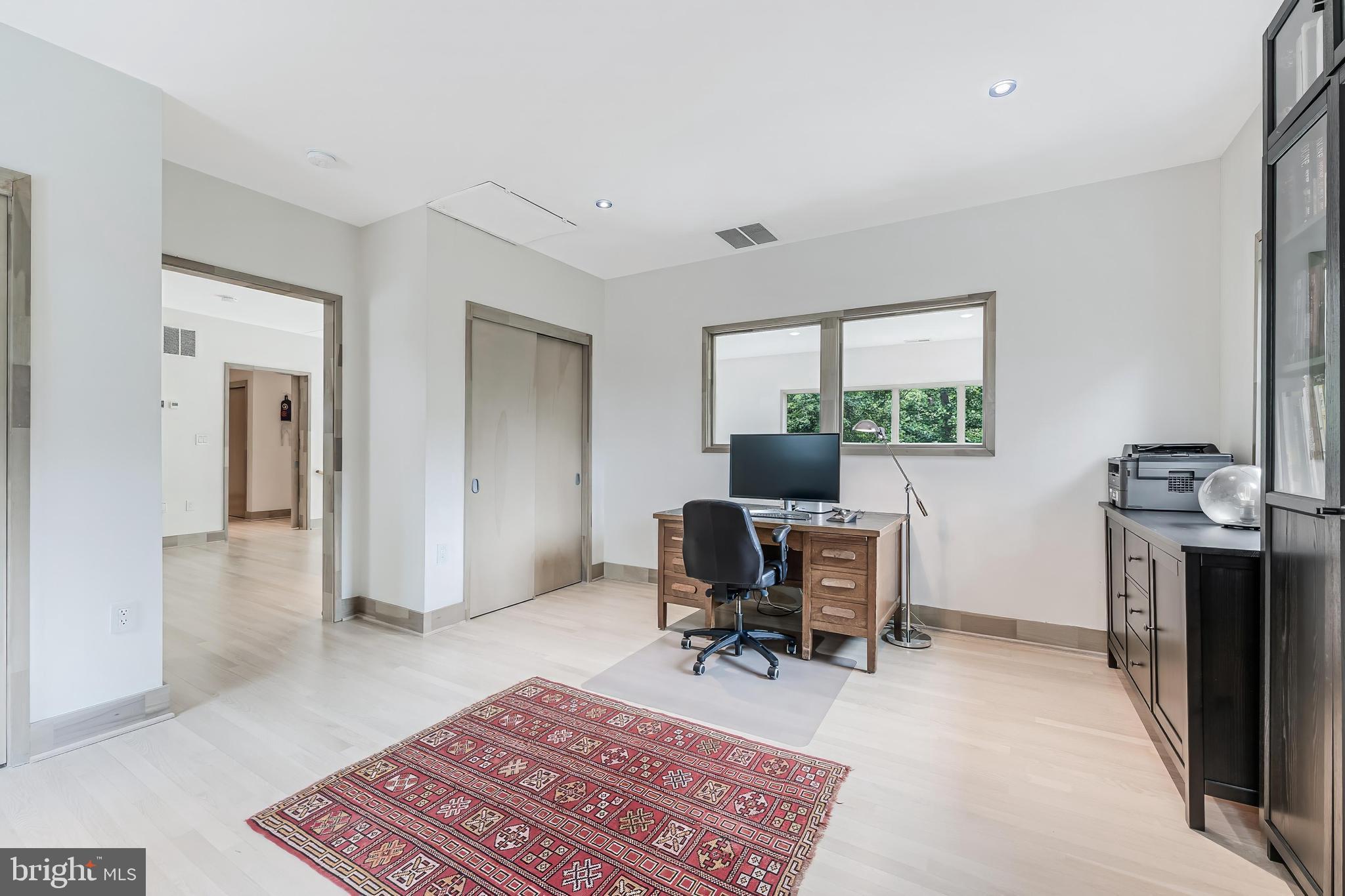 HILLSIDE MANOR - Residential