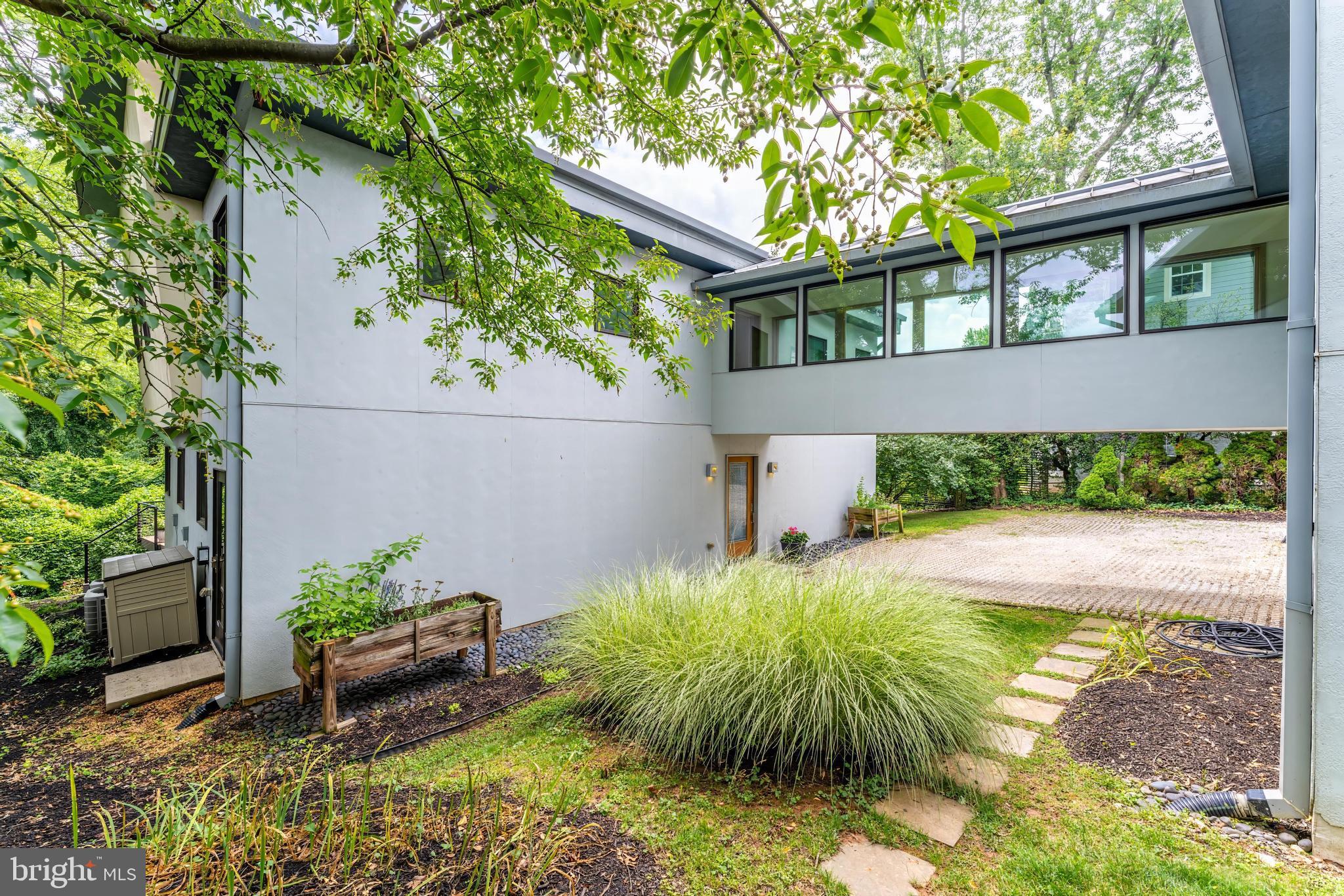 HILLSIDE MANOR - Residential