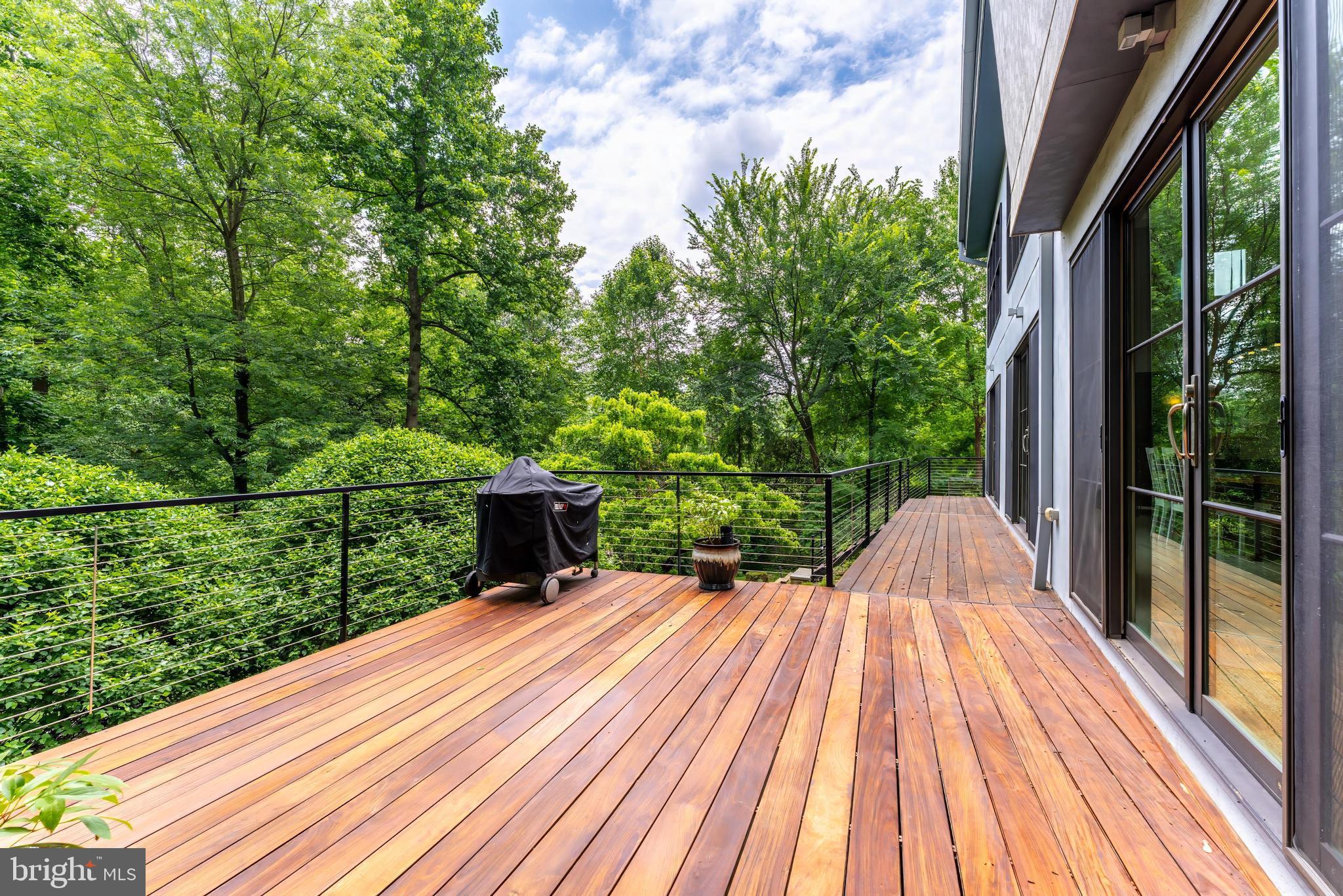 HILLSIDE MANOR - Residential