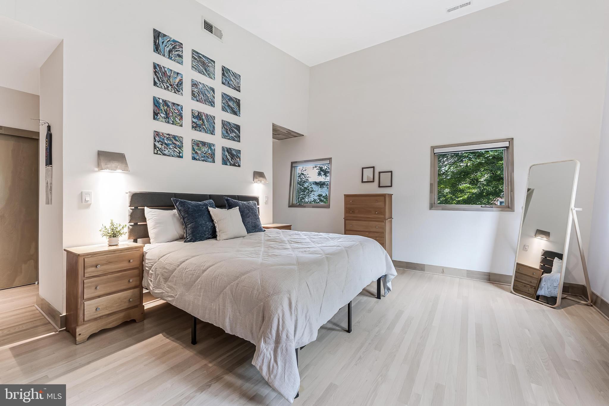 HILLSIDE MANOR - Residential