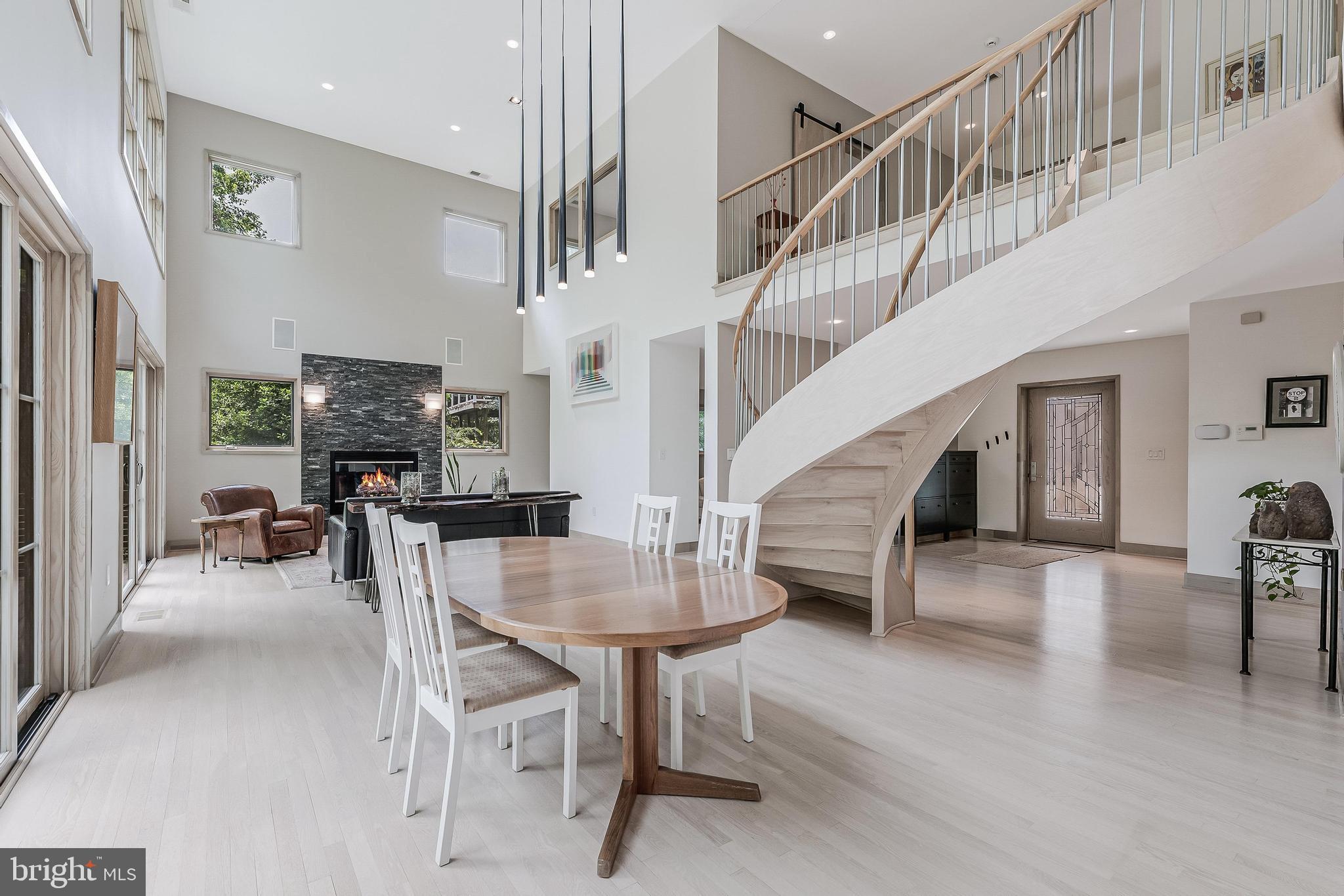 HILLSIDE MANOR - Residential
