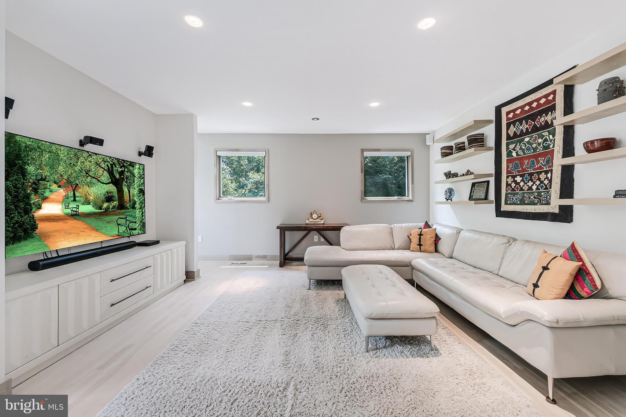 HILLSIDE MANOR - Residential