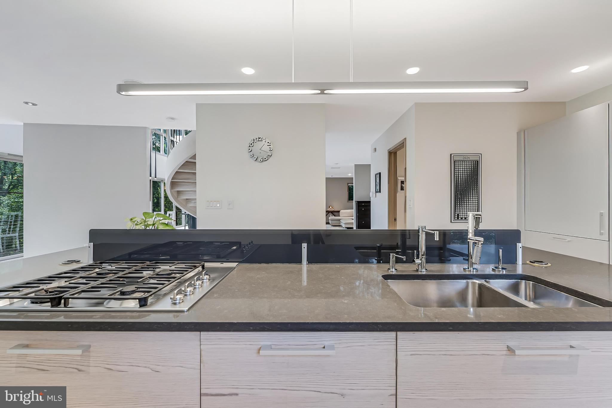 HILLSIDE MANOR - Residential