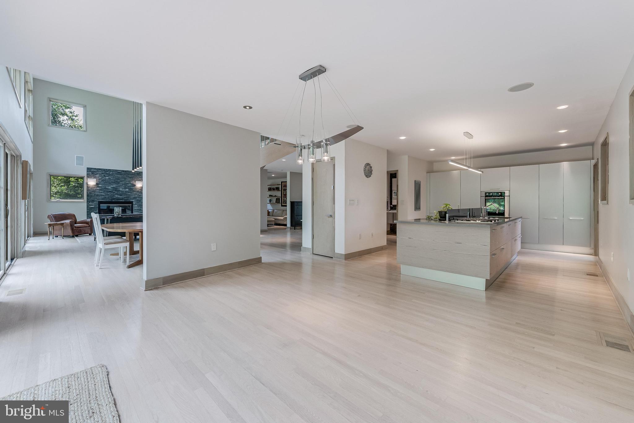 HILLSIDE MANOR - Residential
