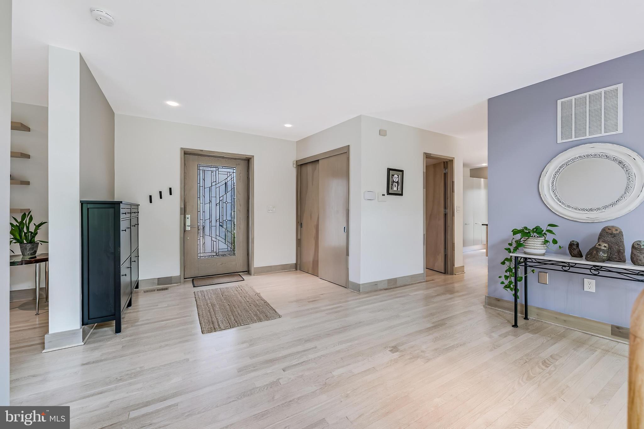 HILLSIDE MANOR - Residential